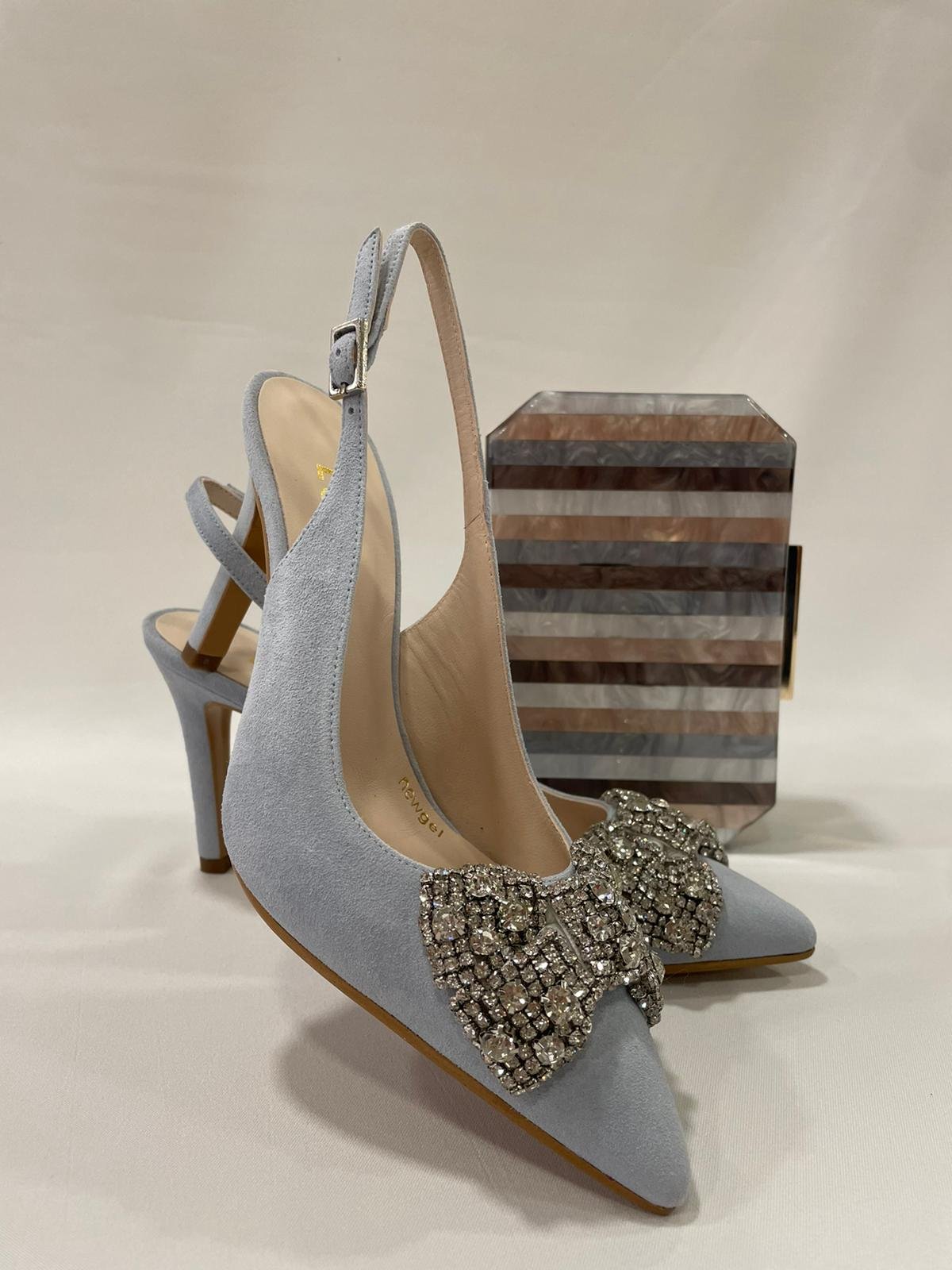 Rabela-lodi-tacones-laura-destalonado-lazo-pedreria-azul-celeste-cielo-1