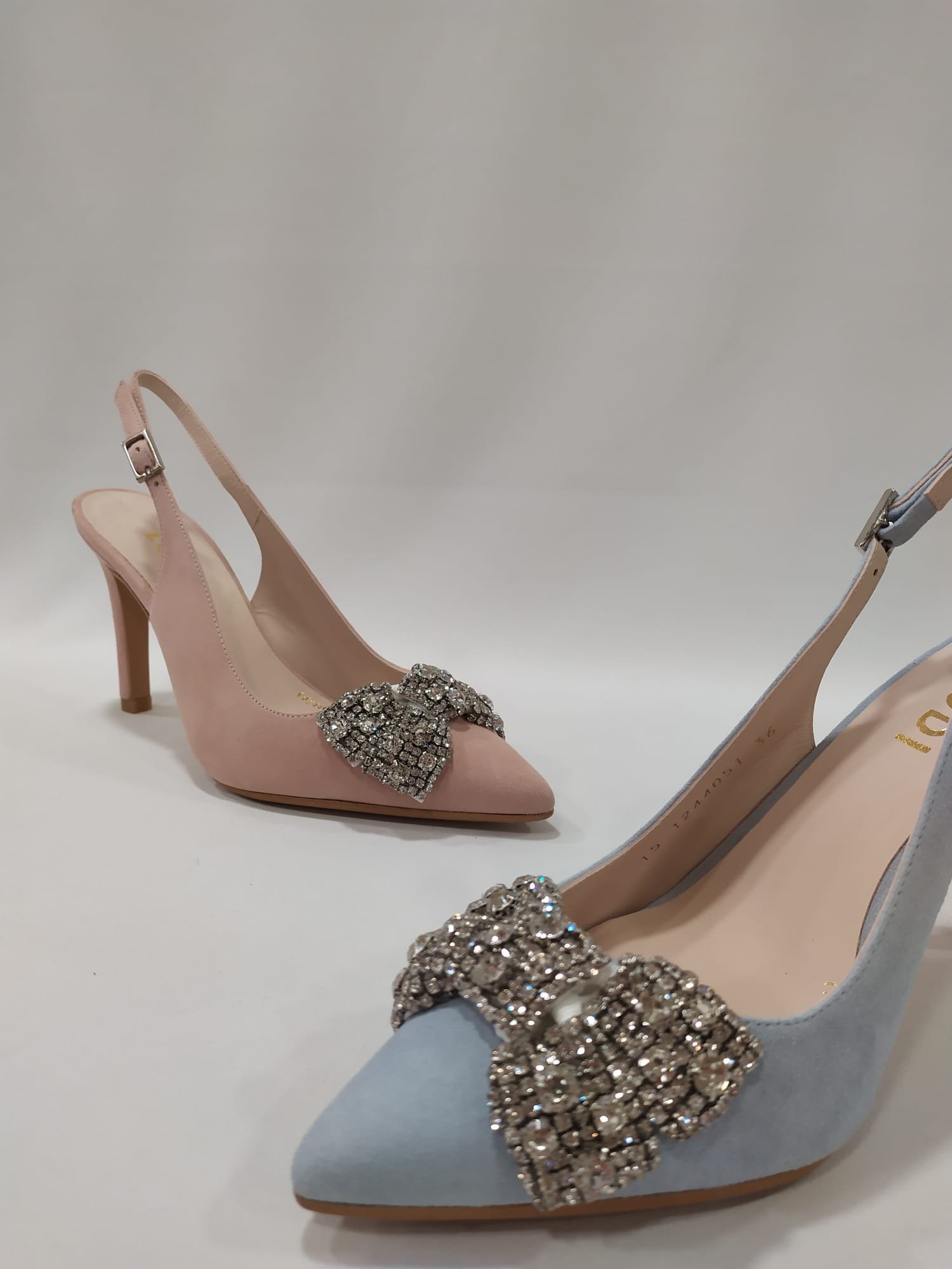 Rabela-lodi-tacones-laura-destalonado-lazo-pedreria-rosa-nude-celeste-cielo-azul-1