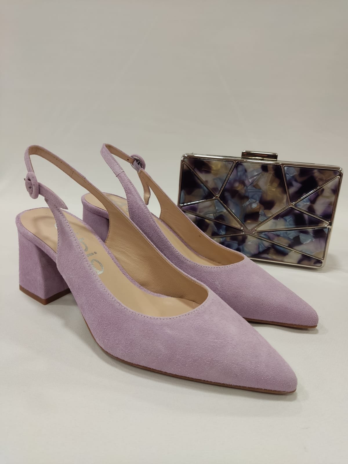 astra-dibia-tacones-laura-destalonado-salon-tacon-ancho-5