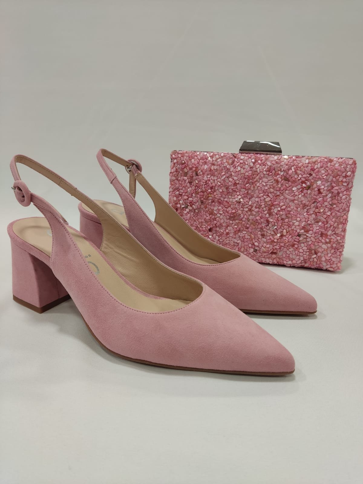 astra-dibia-tacones-laura-destalonado-salon-tacon-ancho-7