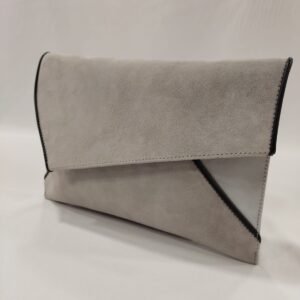 cartera-ante-gris-ezzio-tacones-laura-solapa-asimetrica-ribete-2