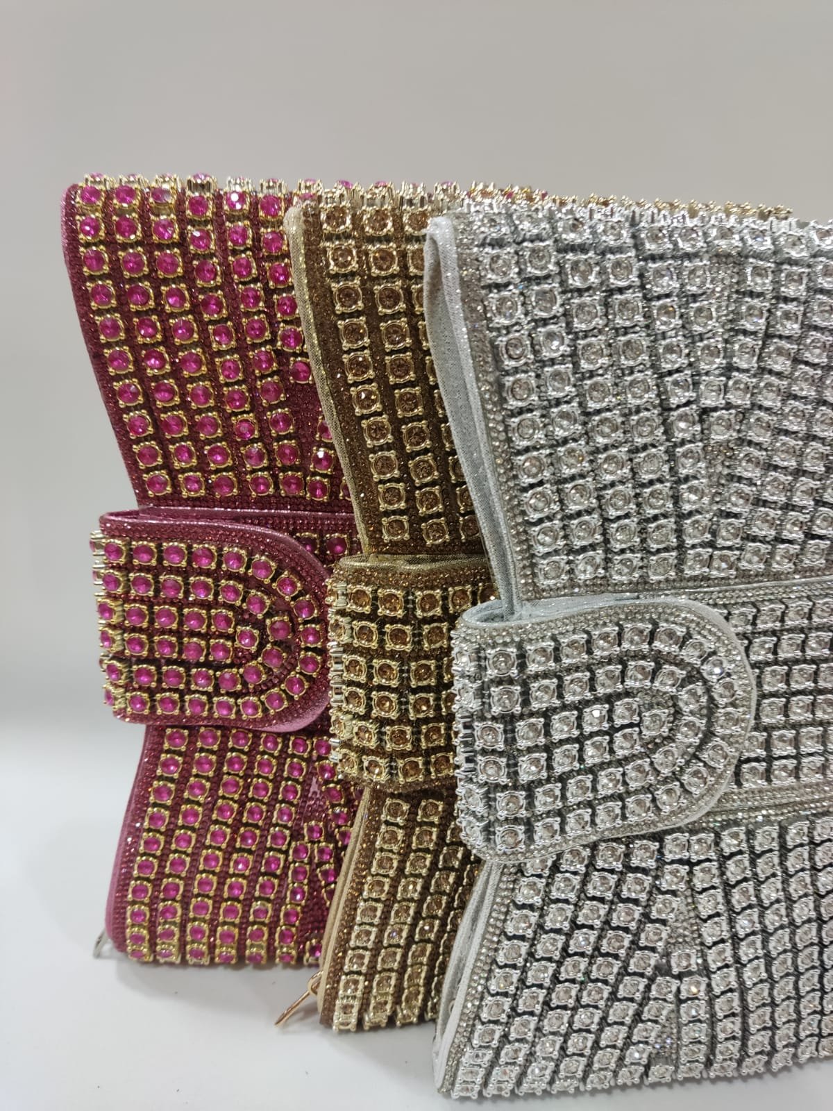 cartera-clutch-mano-lazo-piedras-swarovsky-mod-15-22-10