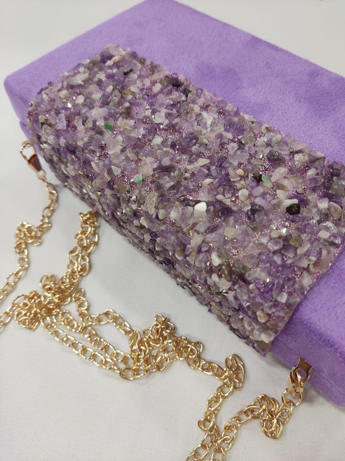 cartera-mano-clutch-ante-lila-malva-solapa-pedreria-tacones-laura-mod-10-393-2