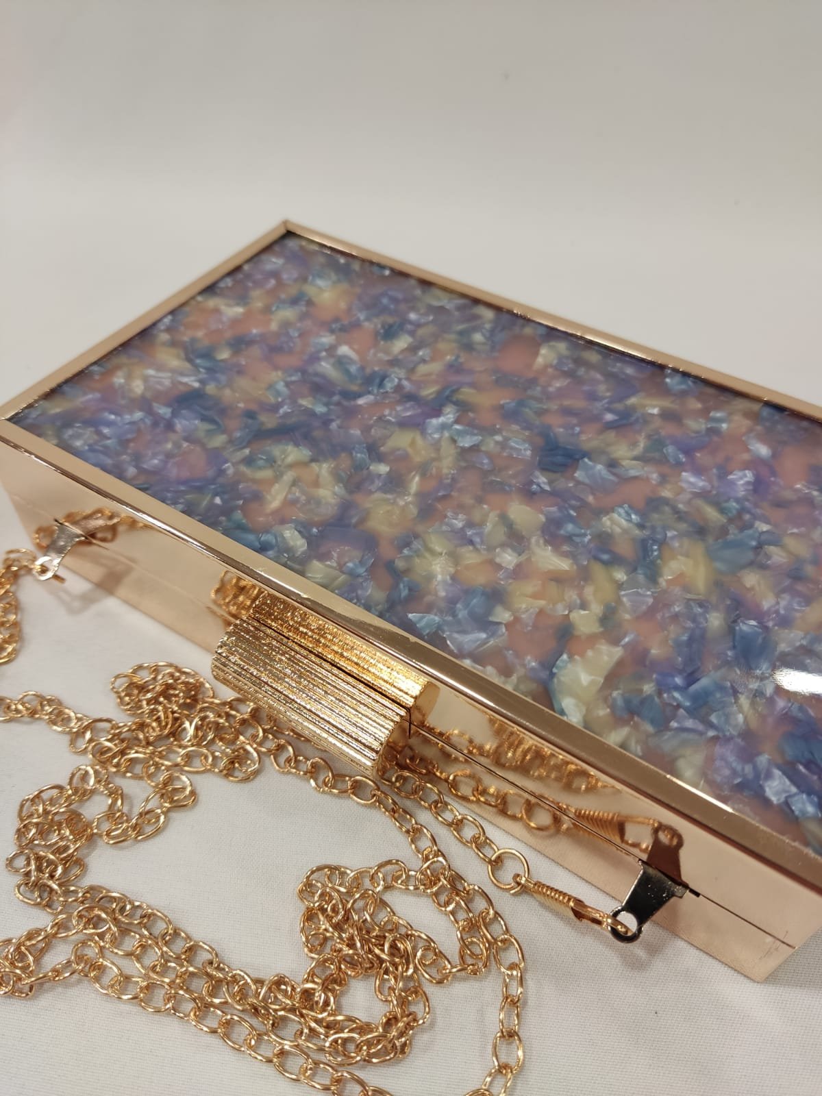 cartera-mano-clutch-marco-dorado-malva-coral-mod-40-817-1