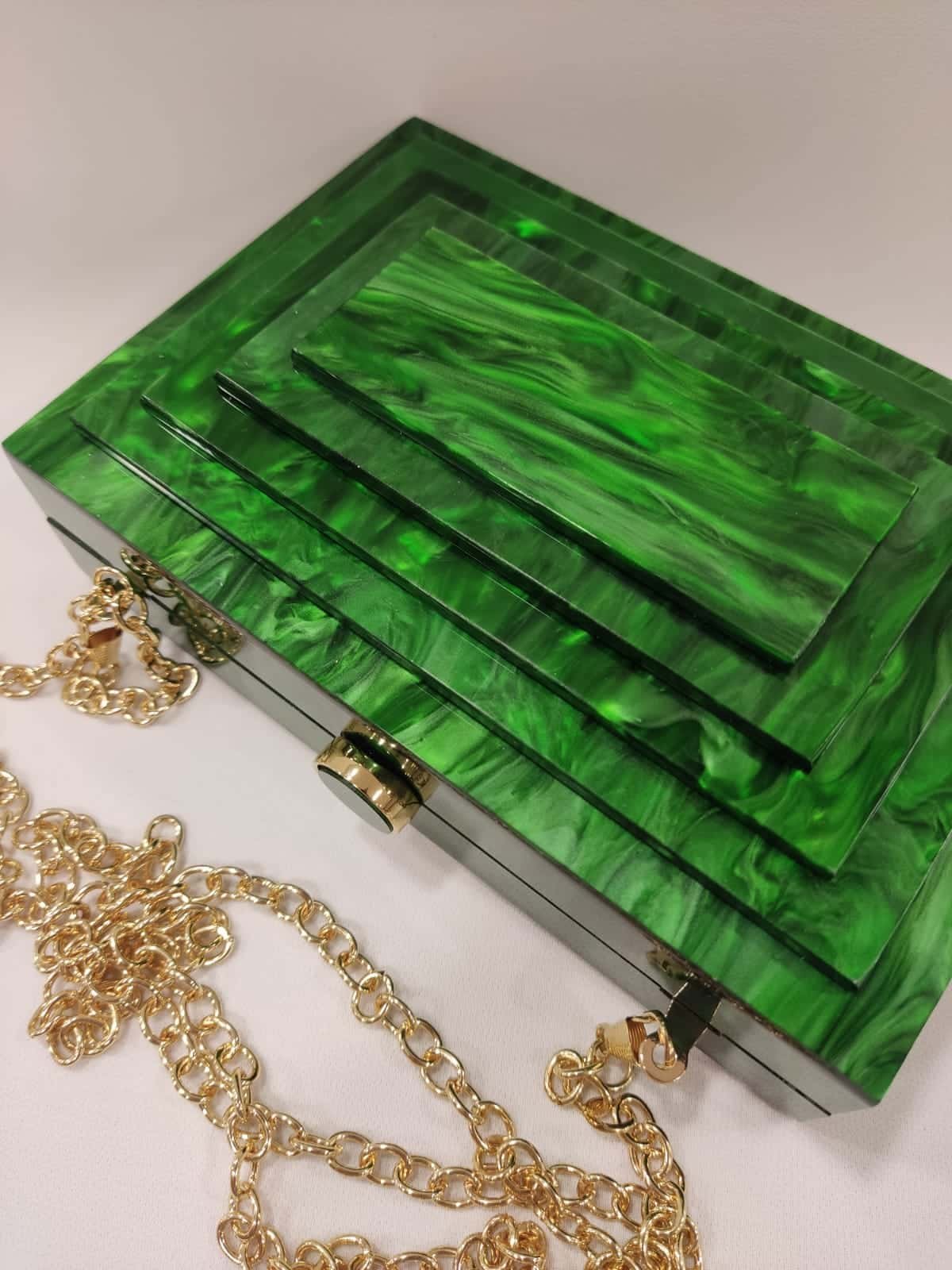 cartera-mano-clutch-nacar-anacarado-escalones-piramide-verde-mod-10-406-1