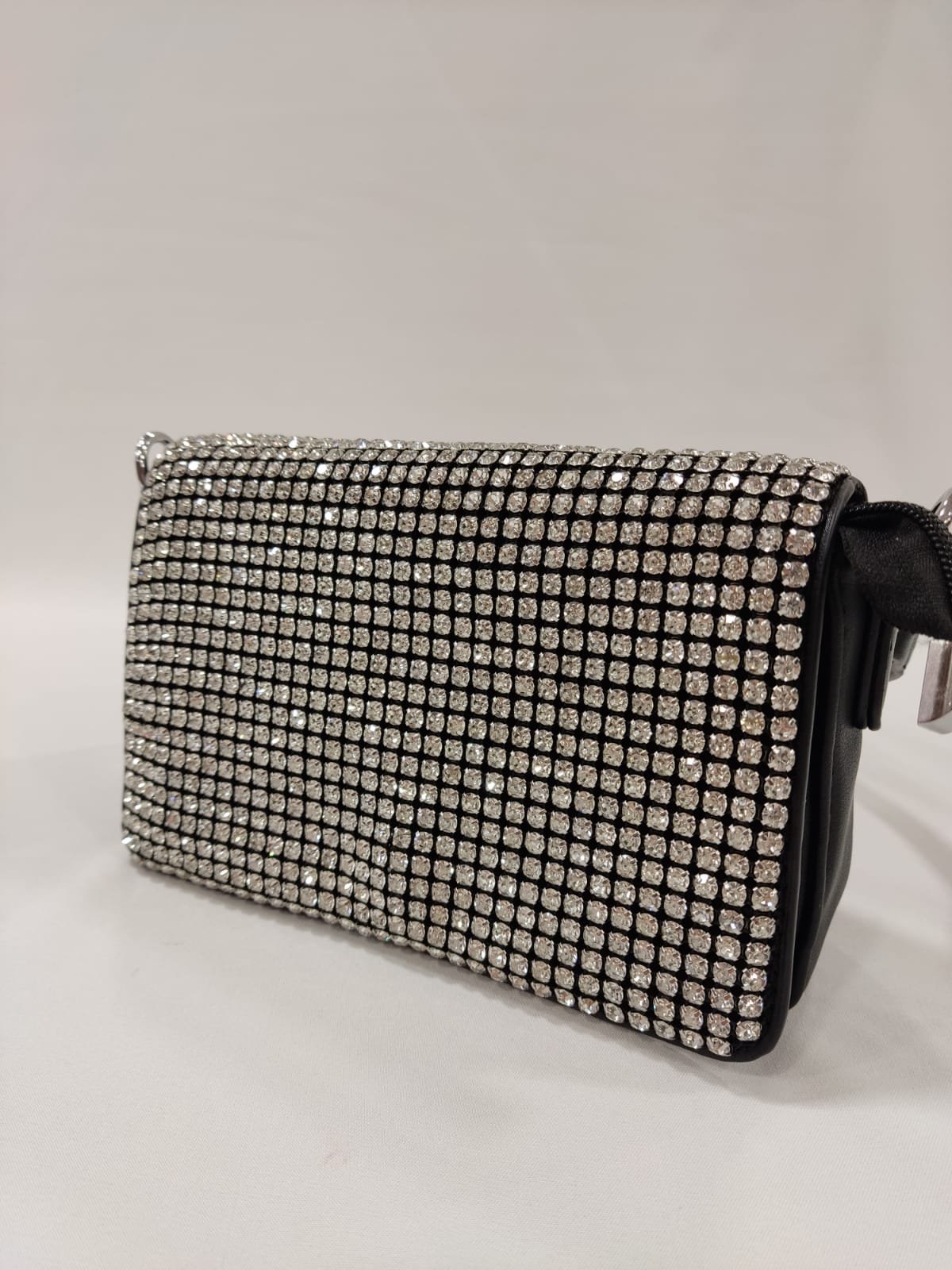 cartera-mano-clutch-negro-brillantes-piedrecitas-1