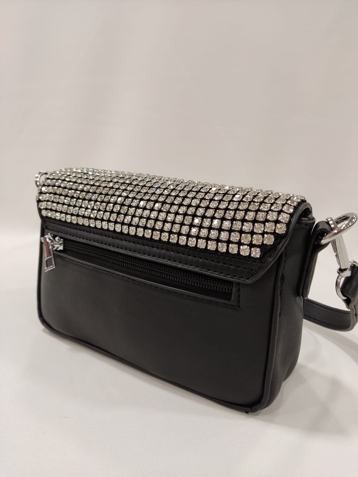 cartera-mano-clutch-negro-brillantes-piedrecitas-4