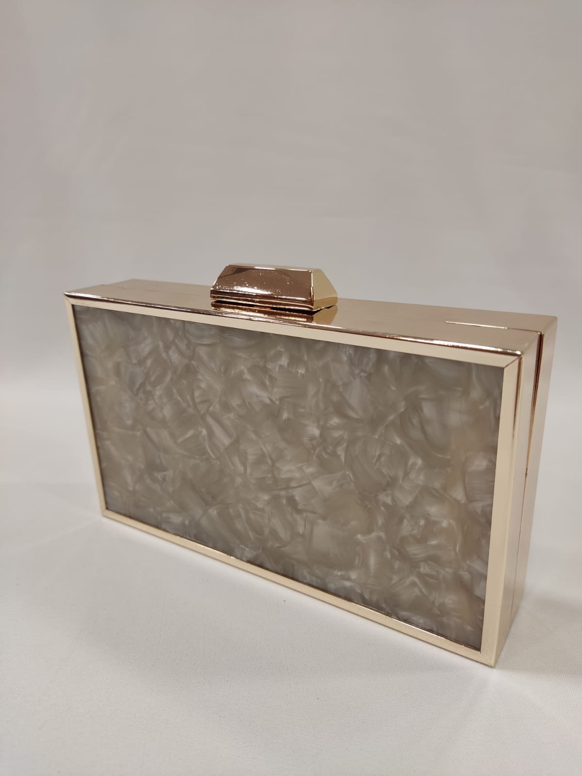 cartera-mano-clutch-tacones-laura-marco-dorado-gris-ceniza-humo-mod-40-820-1