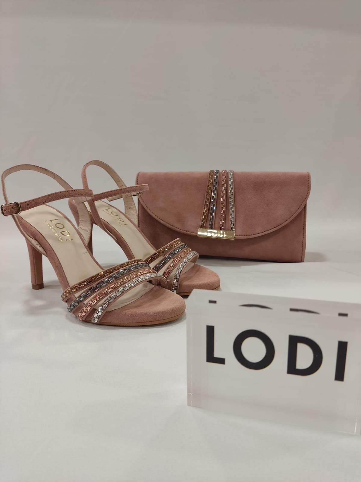 cartera-mano-inru-lodi-tacones-laura-1
