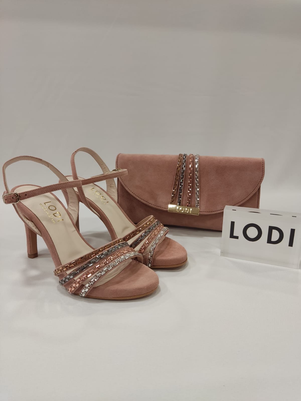 cartera-mano-inru-lodi-tacones-laura-2