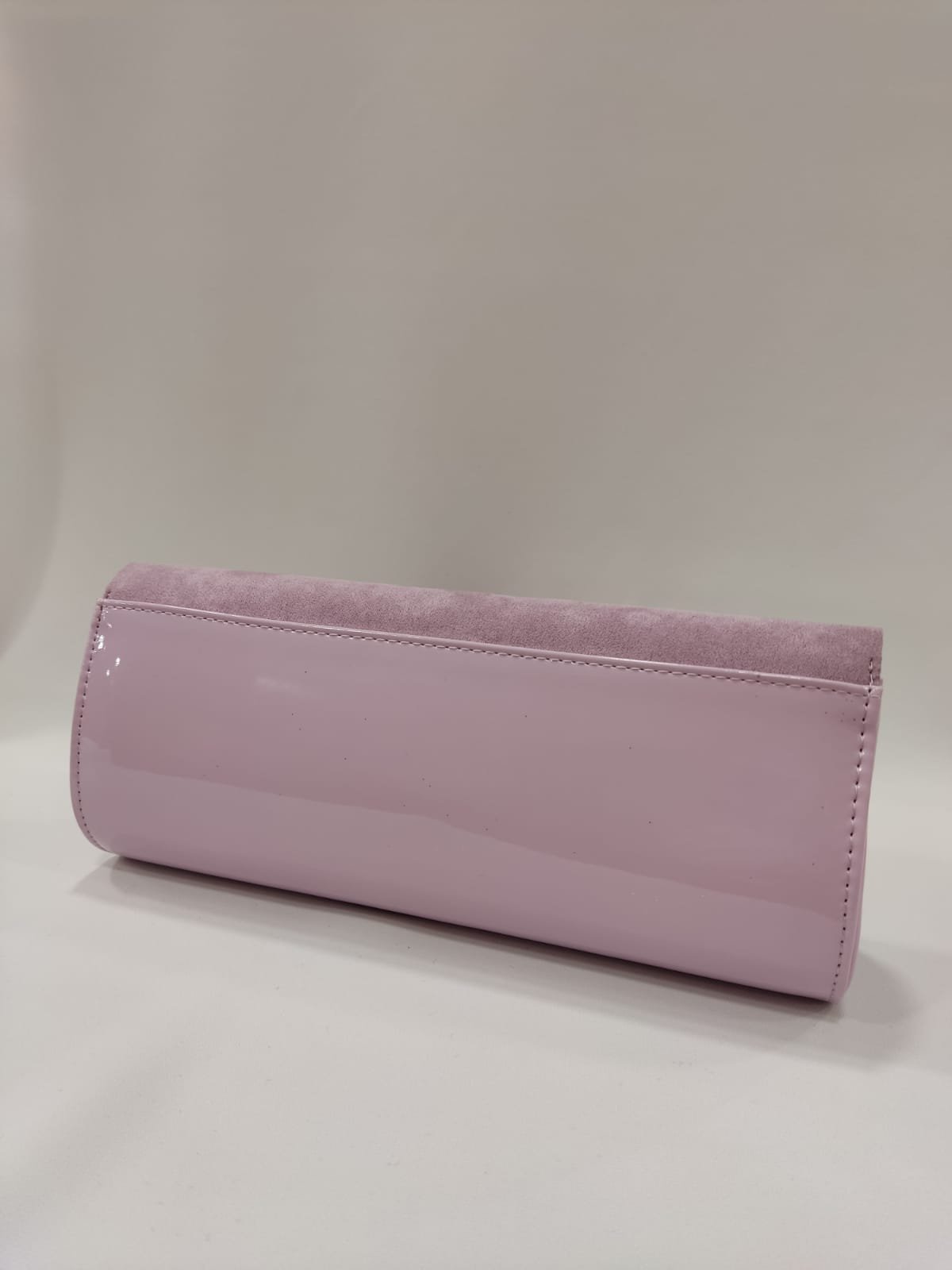 cartera-mano-sobre-tacones-laura-malva-lila-mariamare-1