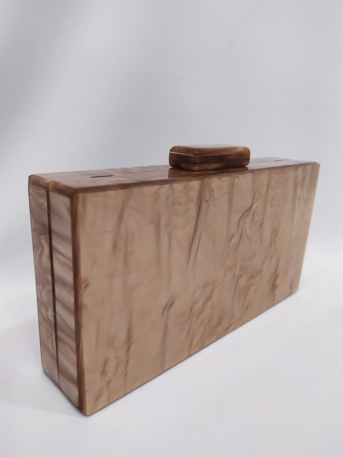 clutch-cartera-mano-carey-granate-oro-brilli-caramelo-tostado-anacarada-carey-tacones-laura-20-07-1