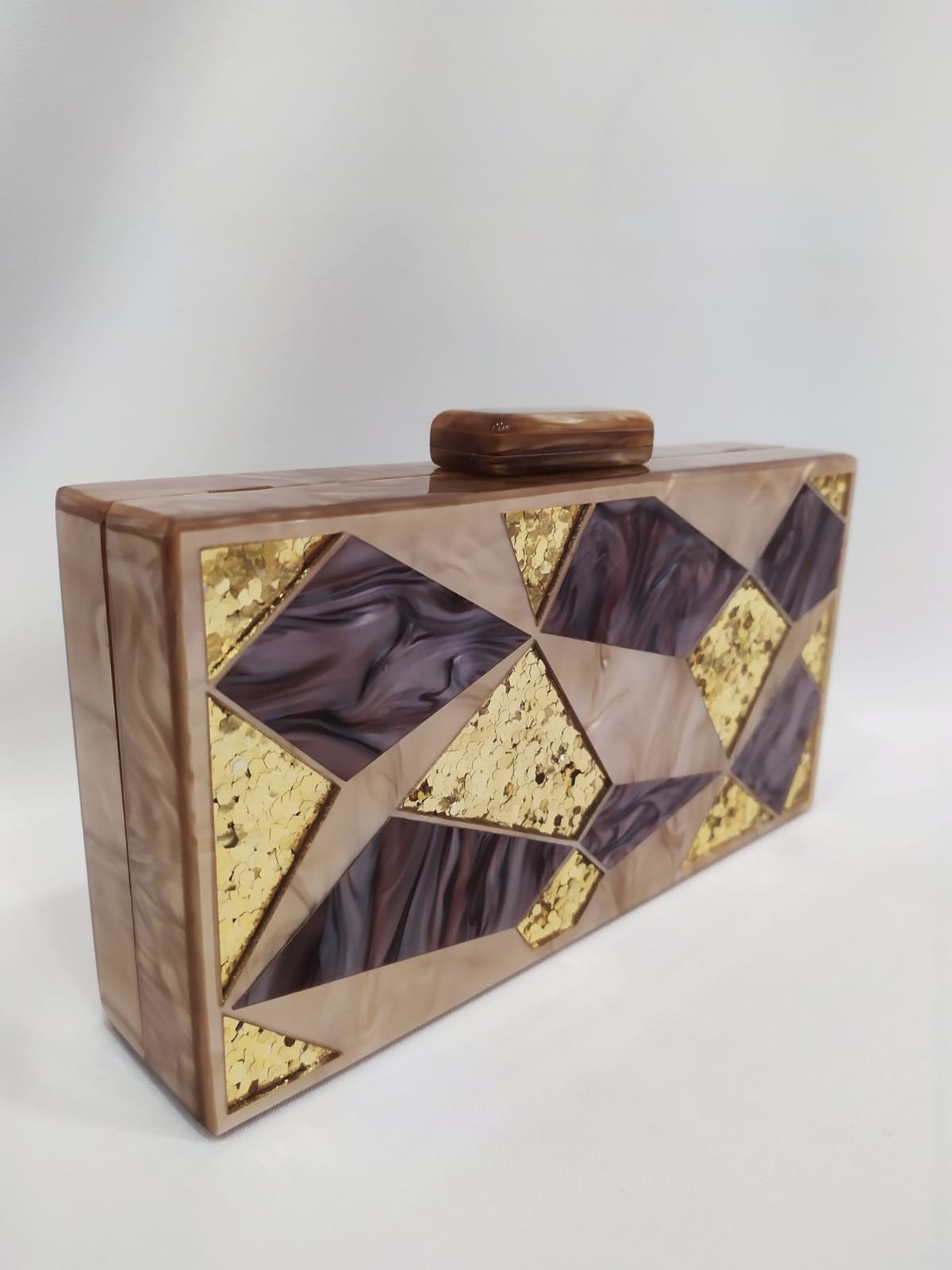 clutch-cartera-mano-carey-granate-oro-brilli-caramelo-tostado-anacarada-carey-tacones-laura-20-07-3