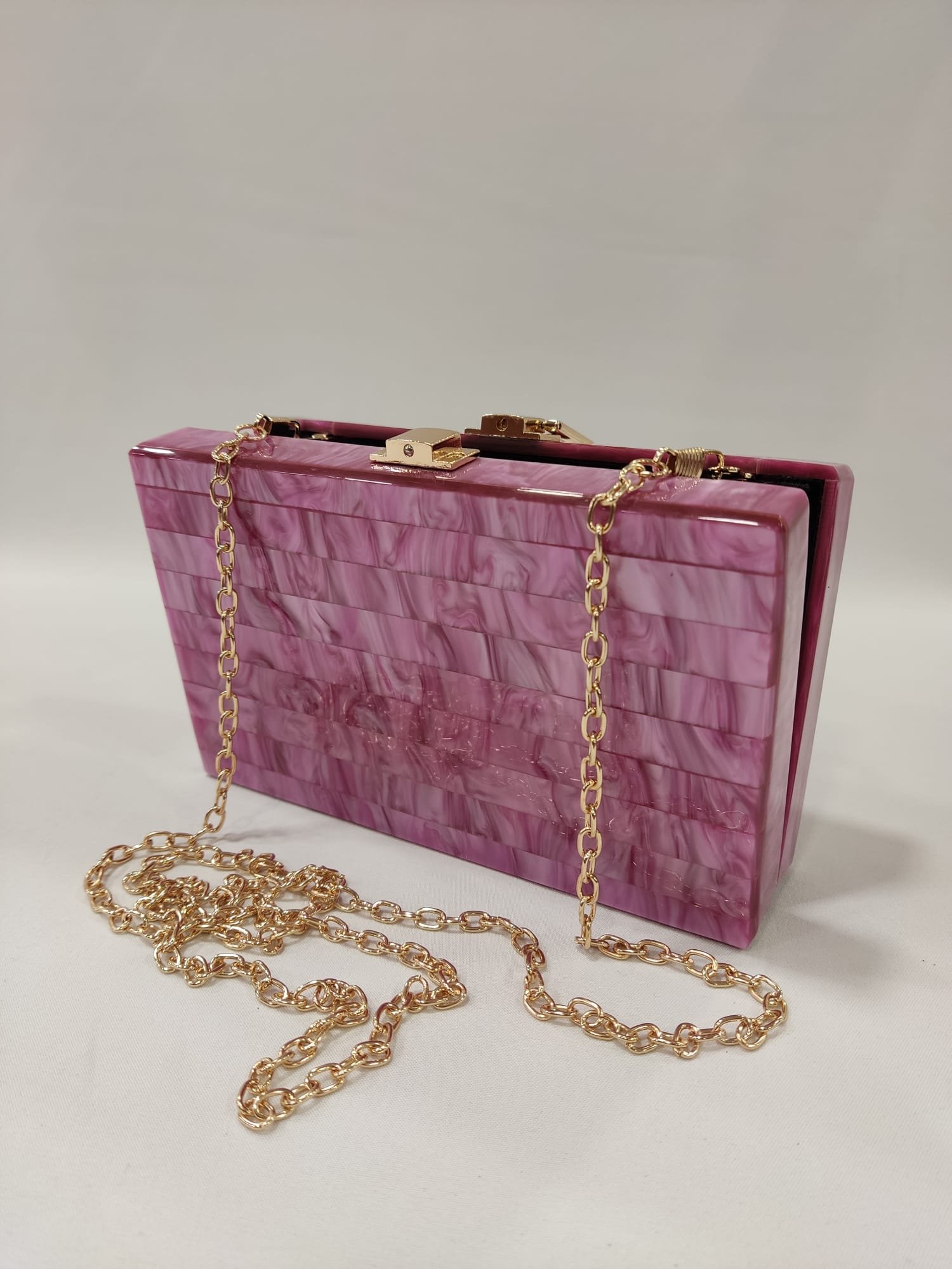 clutch-cartera-mano-rayas-rosa-tacones-laura-10-300-1