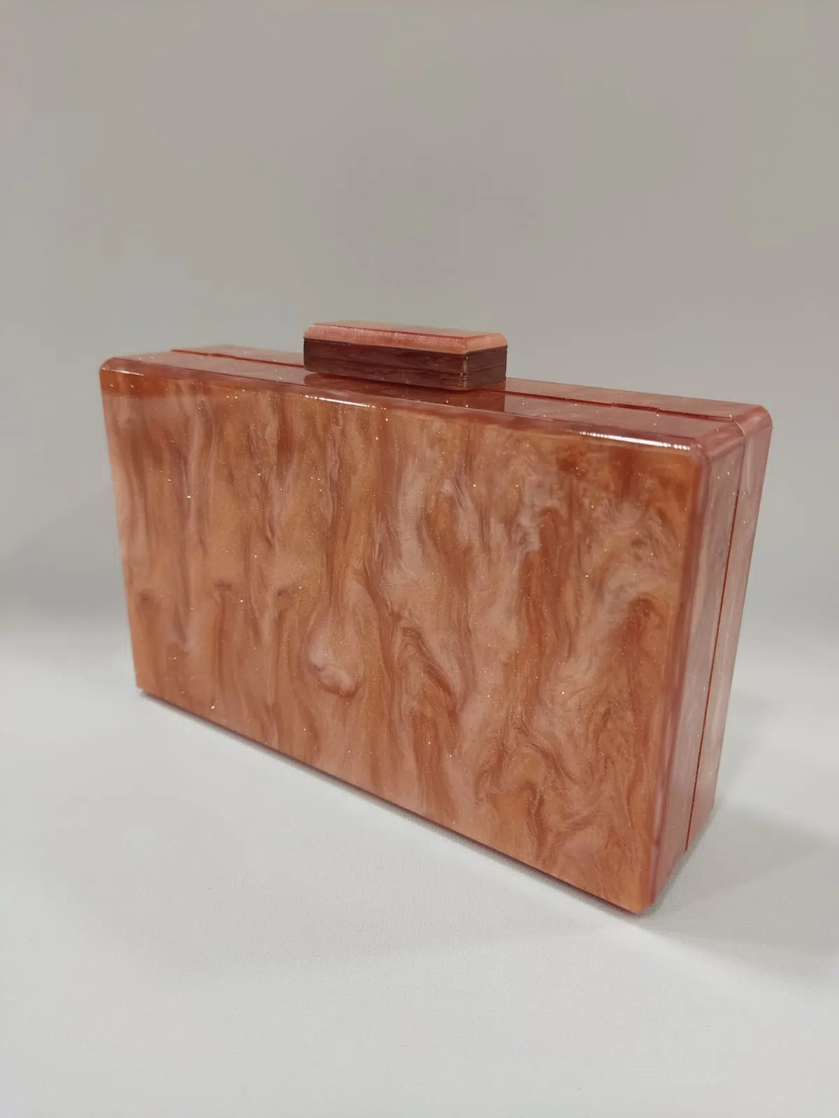 clutch-resina-cartera-tacones-laura-nacar-anacarado-mod-10-405-1