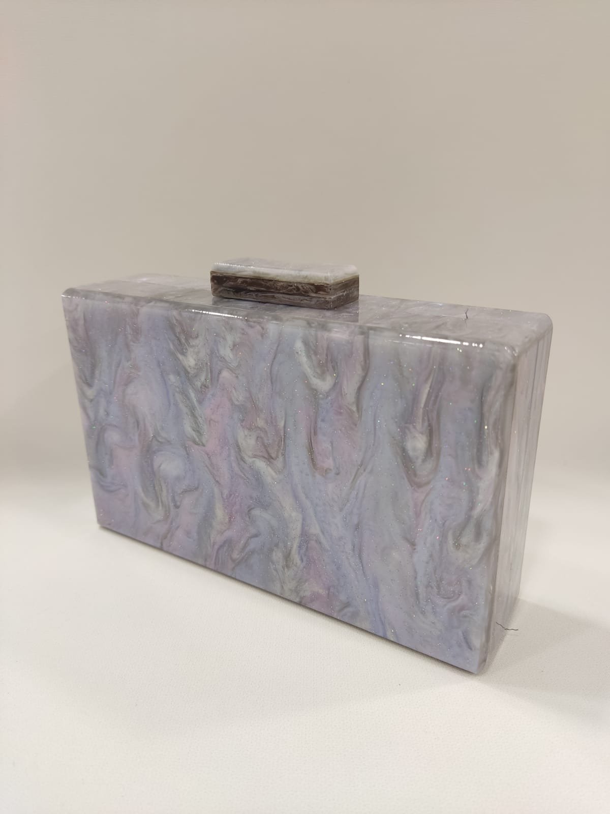 clutch-resina-cartera-tacones-laura-nacar-anacarado-mod-10-405-4