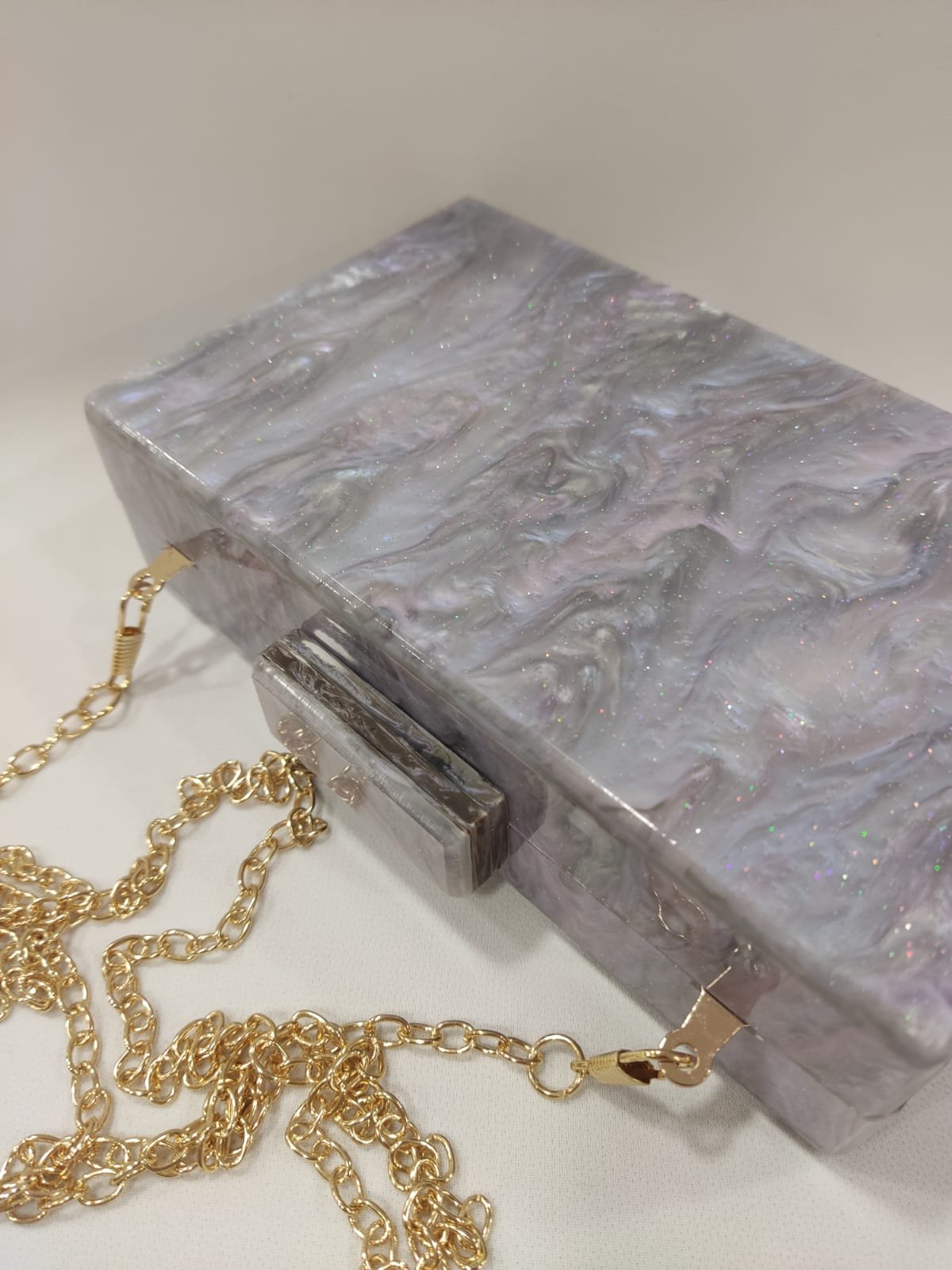 clutch-resina-cartera-tacones-laura-nacar-anacarado-mod-10-405-6