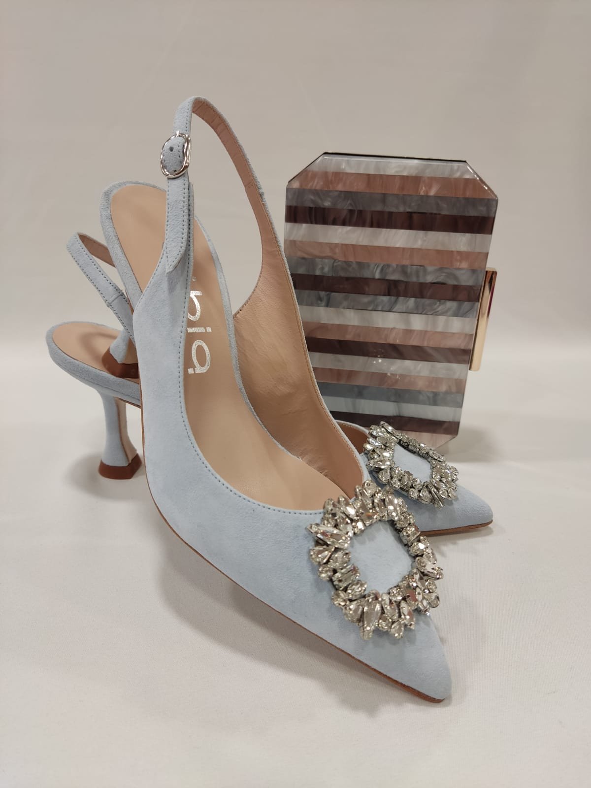 dubai-dibia-tacones-laura-salon-destalonado-adorno-cristal-azul-cielo-celeste