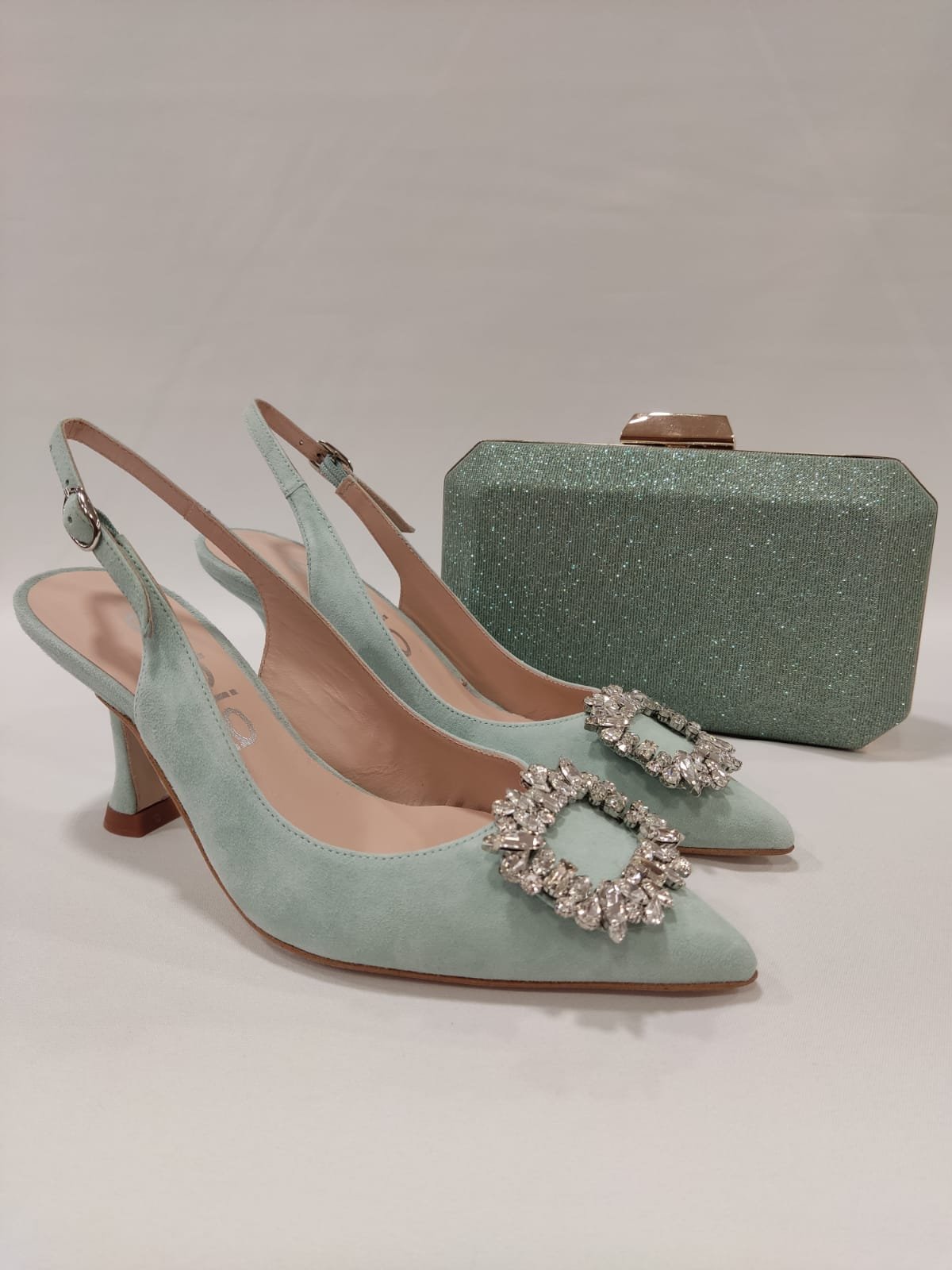 dubai-dibia-tacones-laura-salon-destalonado-adorno-cristal-verde-agua-1