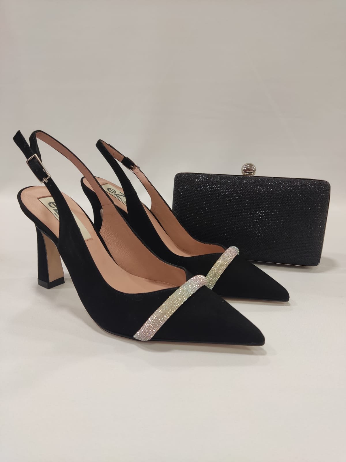 kiara-ezzio-tacones-laura-pulssera-brazalete-anillo-cristales-pedreria-diamantes-negro.