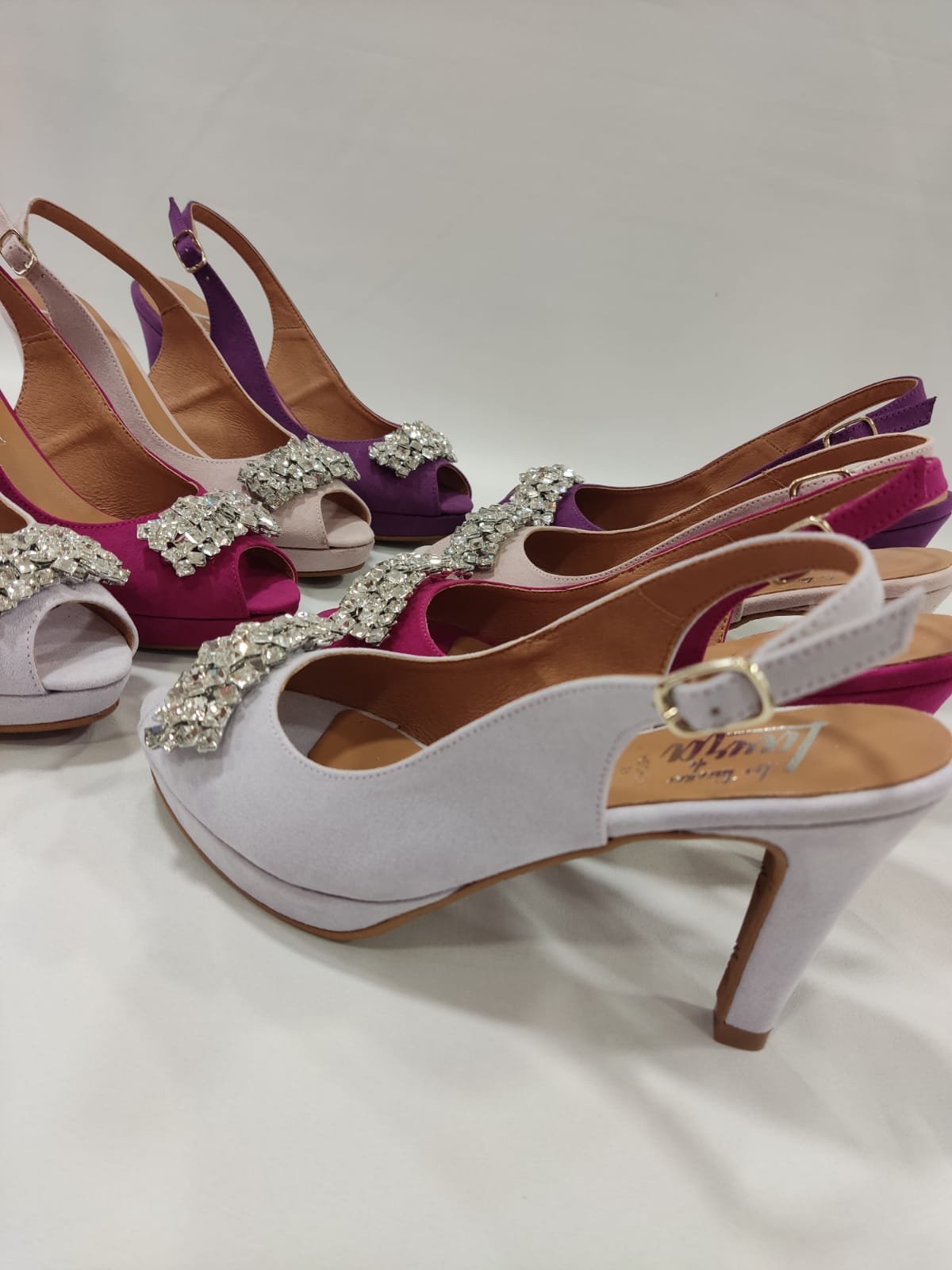 niza-tacones-laura-peep-toe-destalonado-adorno-pedreria-cristalitos-malva-morado-lila-buganvilla-rosa-nude-4
