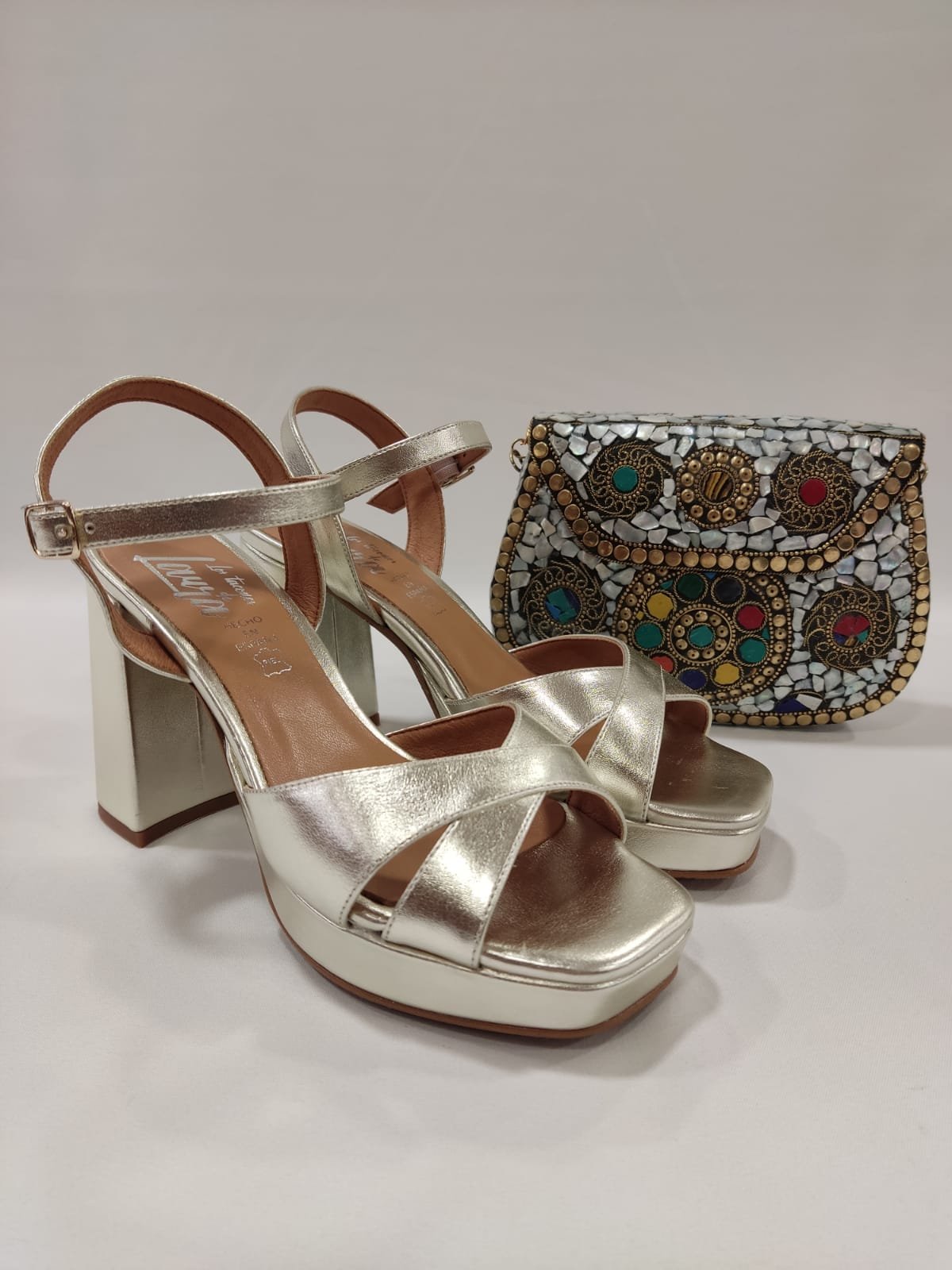 quiles-tldl-tacones-laura-plataforma-tacon-ancho-dorada-oro