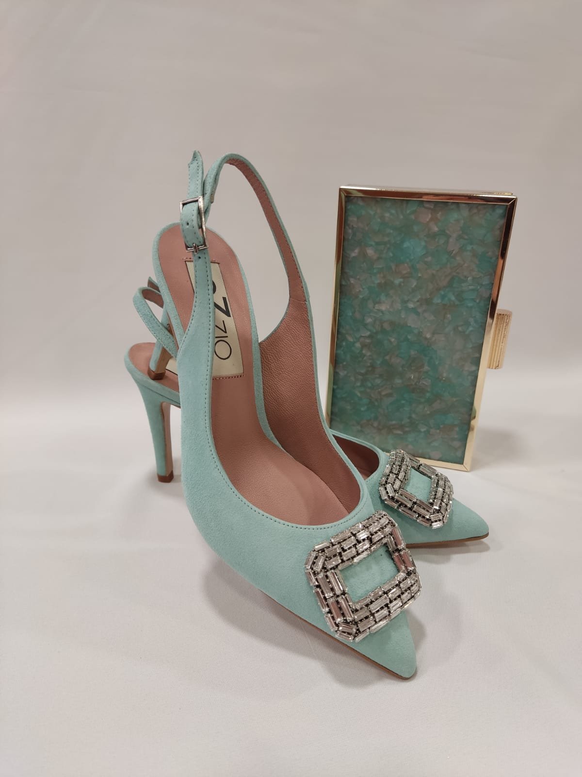 salon-destalonado-stiletto-aramis-ezzio-tacones-laura-rectangulo-cristal-cristales-rosa-nude-verde-agua-3