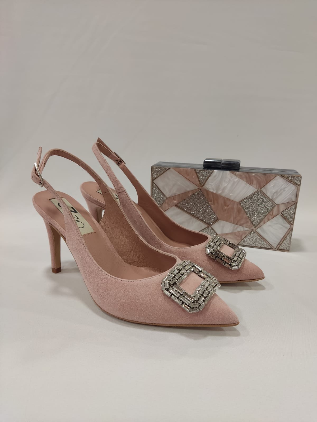 salon-destalonado-stiletto-aramis-ezzio-tacones-laura-rectangulo-cristal-cristales-rosa-nude-verde-agua-6