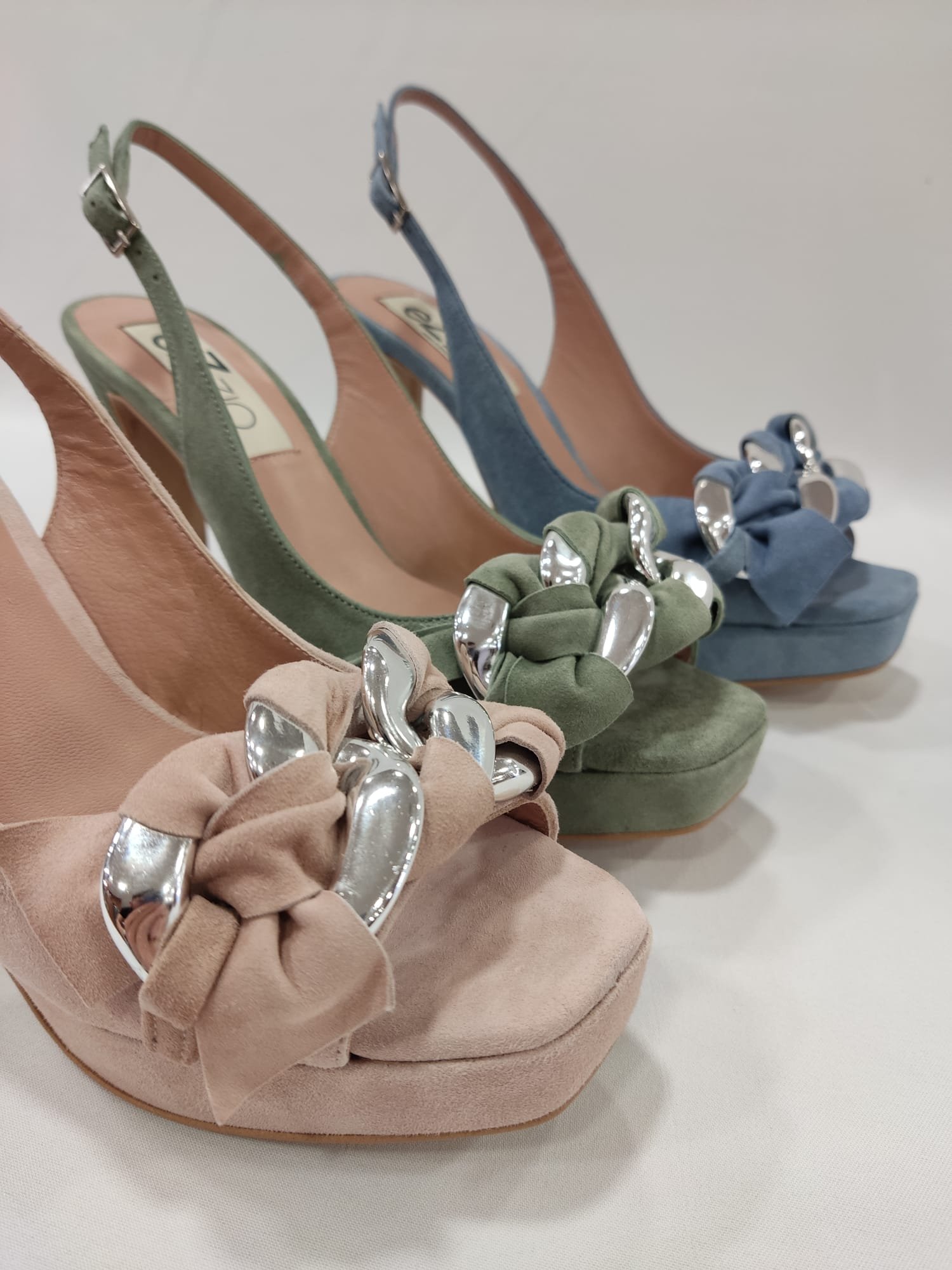 sandalia-peep-toe-milan-ezzio-tacones-laura-cadena-eslabones-celeste-azul-verde-rosa-nude-2