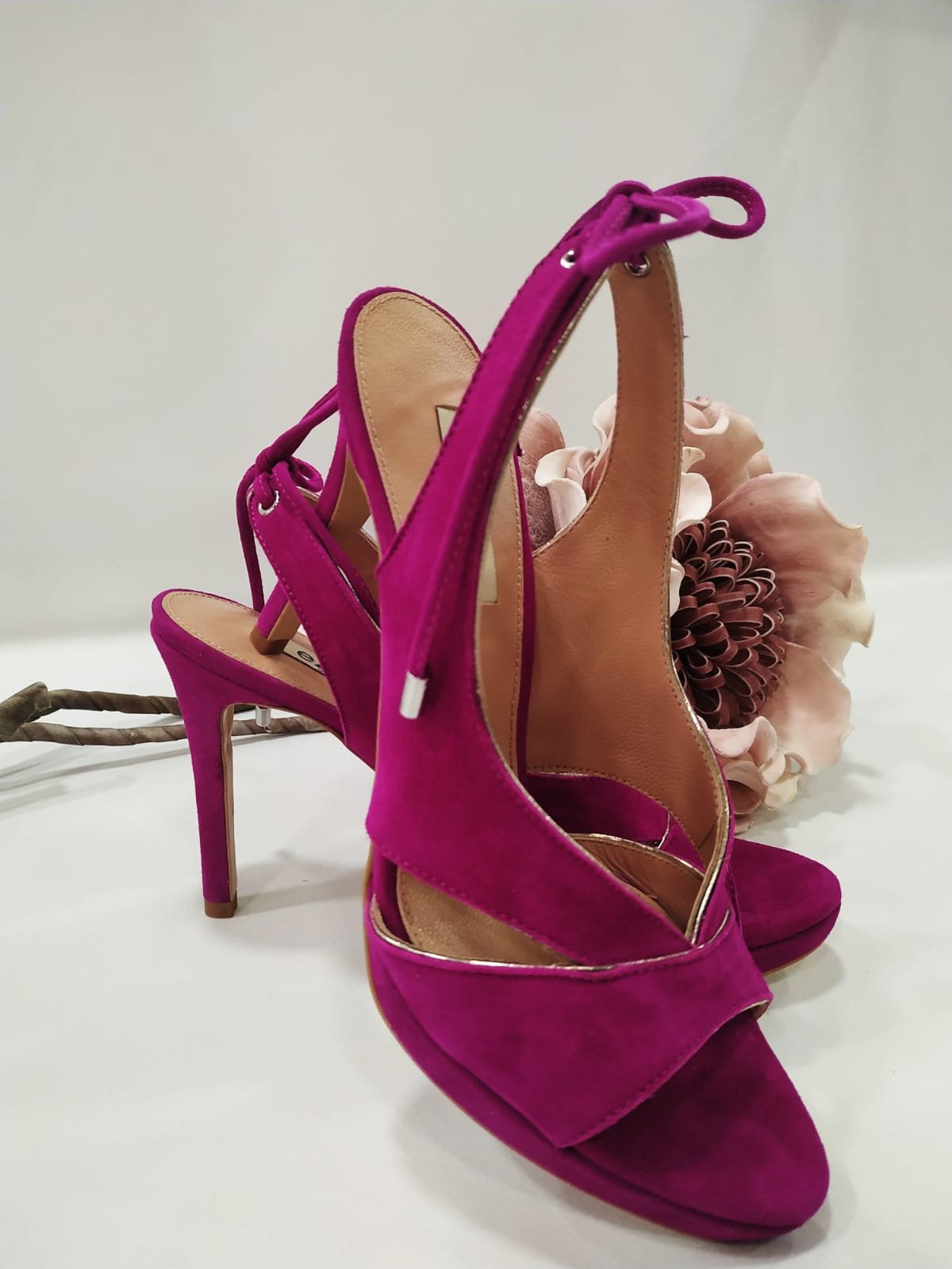 sandalia-tacon-hamal-ezzio-cordones-lostaconesdelaura-buganvilla-1