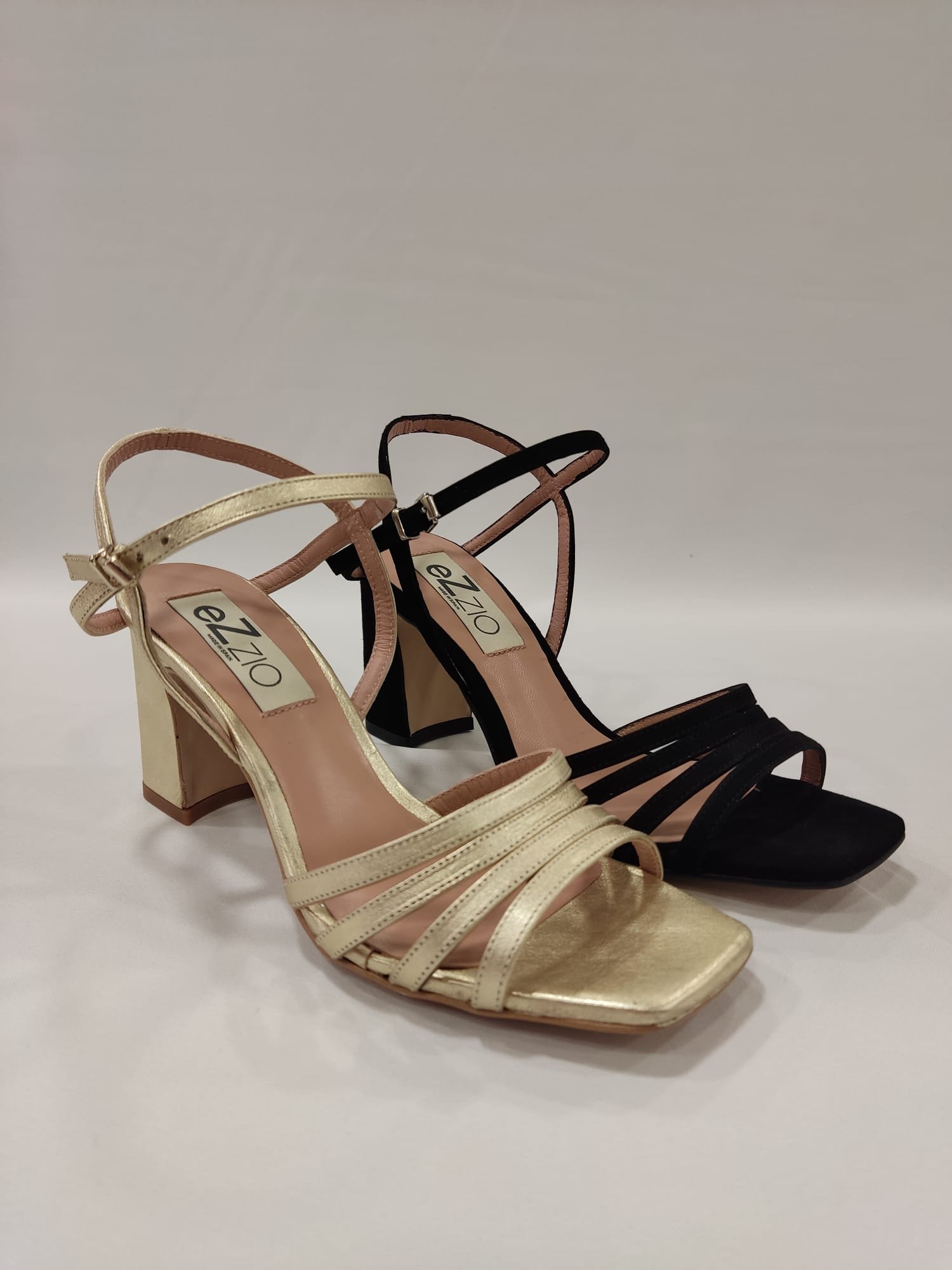 andalia-tiras-ezzio-damasco-tacones-laura-tacon-ancho-dorado-oro-negro-1