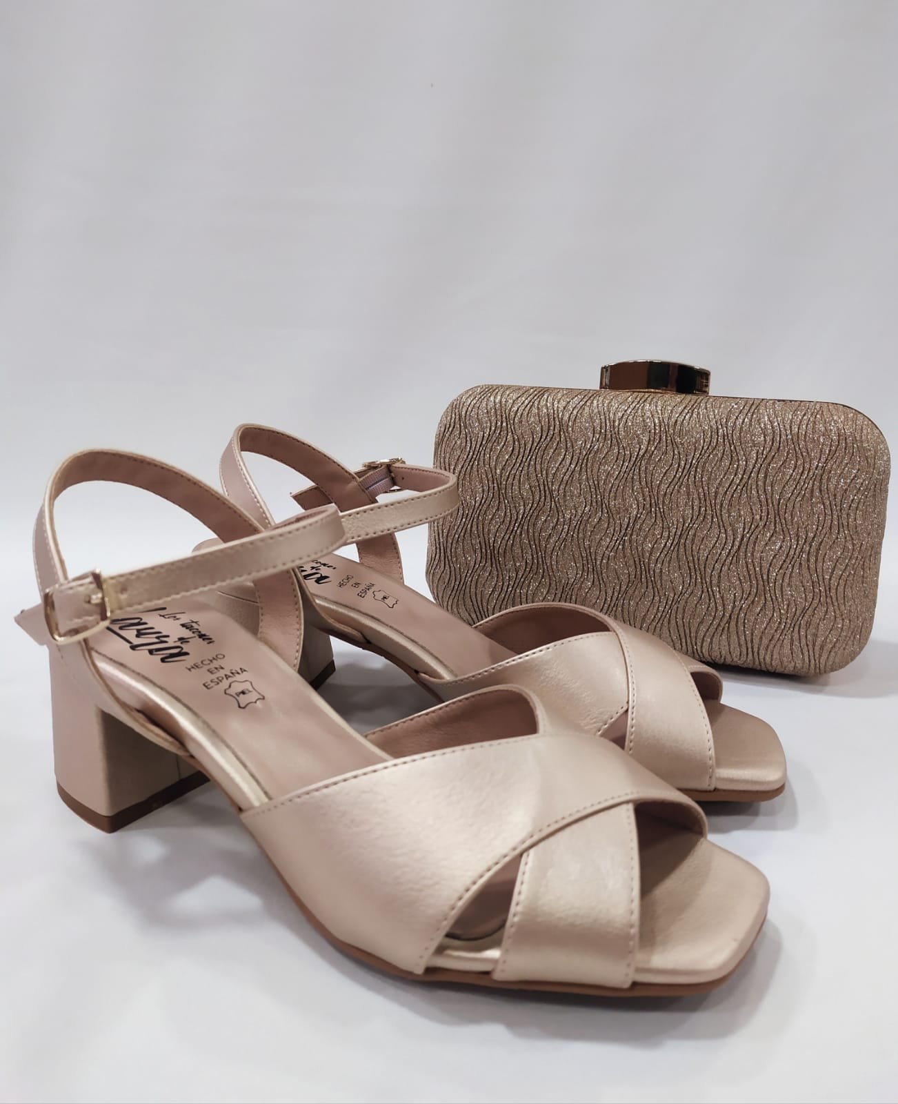 sandalia-wezen-tacones-laura-tiras-tacon-ancho-dorado-oro-1
