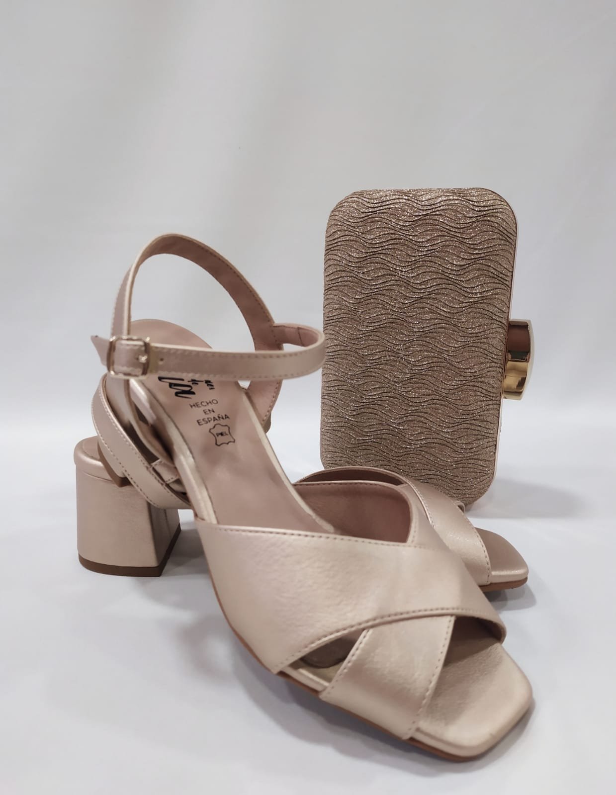 sandalia-wezen-tacones-laura-tiras-tacon-ancho-dorado-oro-2