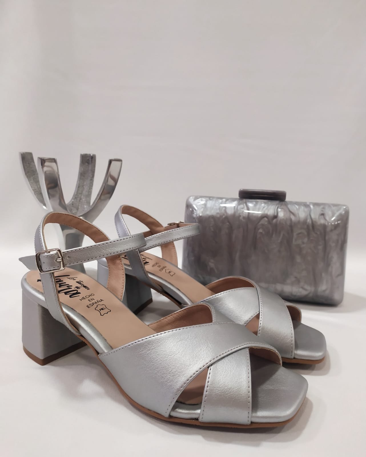sandalia-wezen-tacones-laura-tiras-tacon-ancho-plata-1