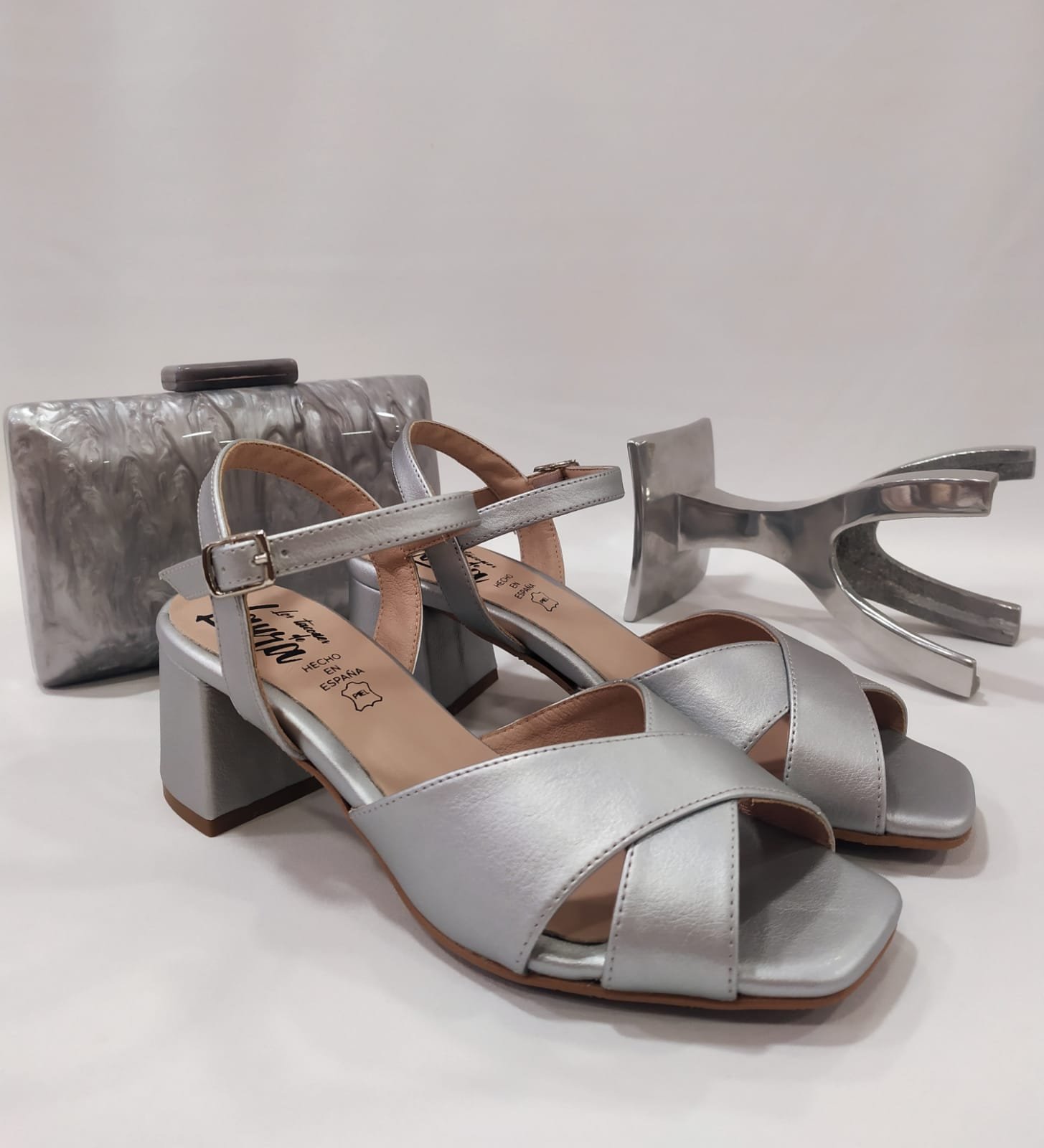 sandalia-wezen-tacones-laura-tiras-tacon-ancho-plata-2