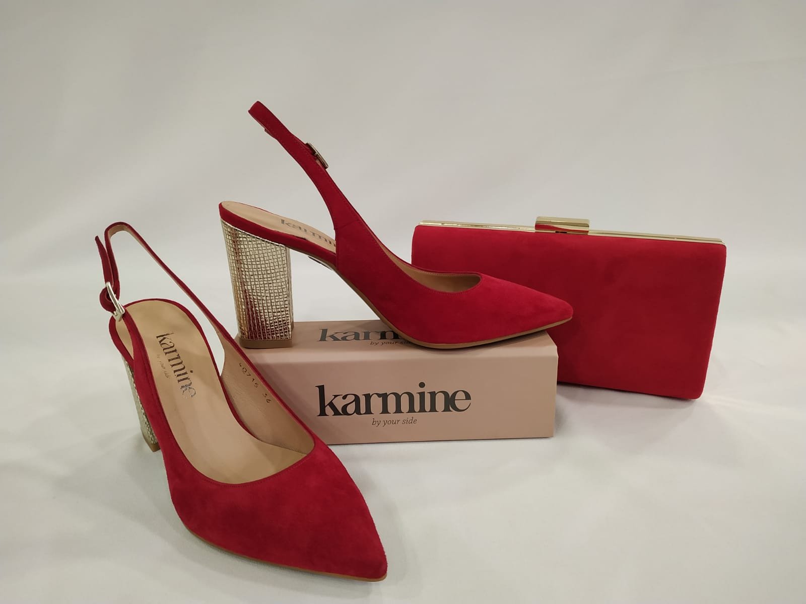 tacon-ancho-dorado-claudia-karmine-rojo
