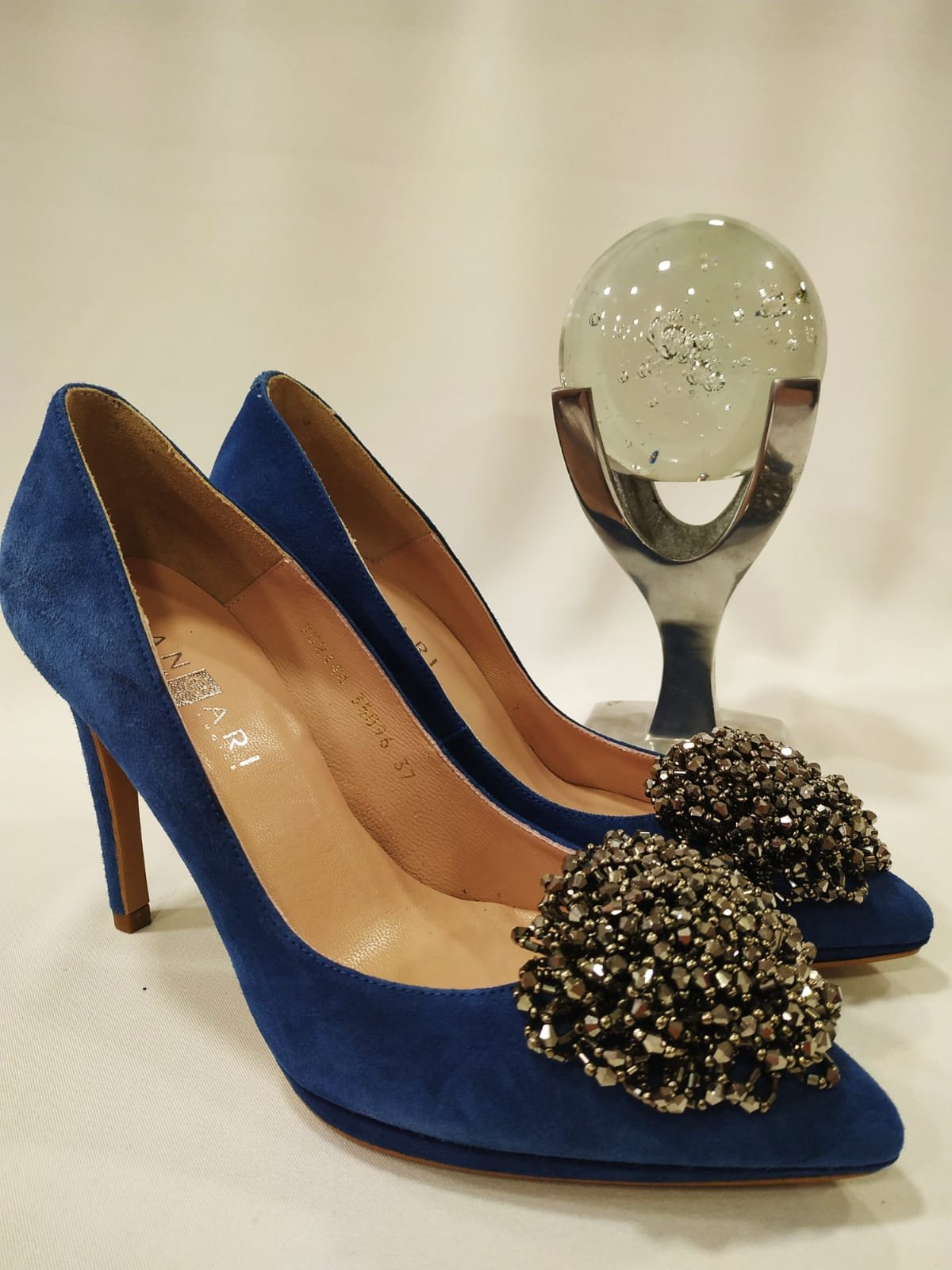 tacon-elsa-angari-pompom-brilli-mona-lostaconesdelaura-azul-klein.