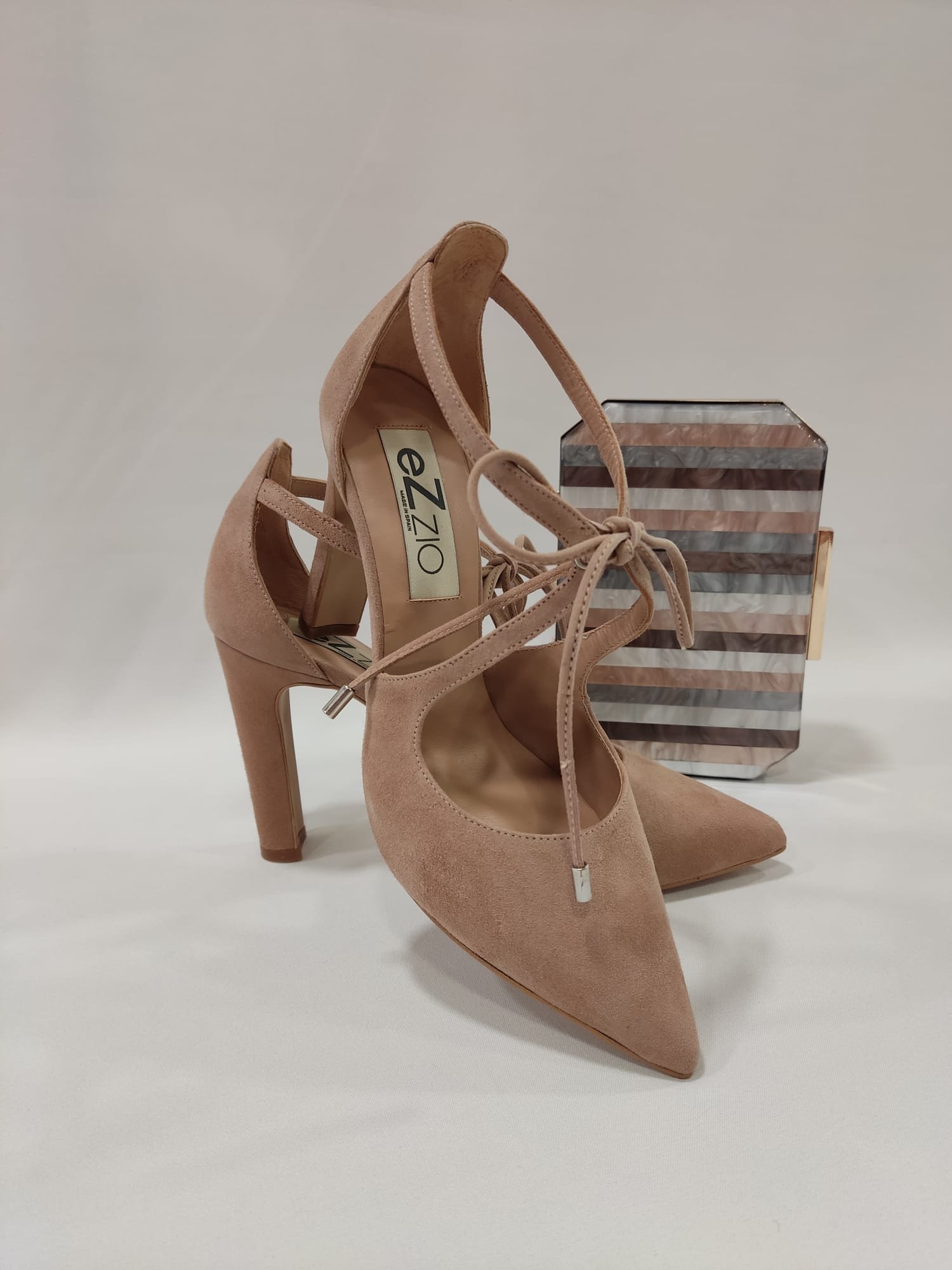 tacon-ezzio-sidney-tacones-laura-ancho-cordones-anudado-nude-2