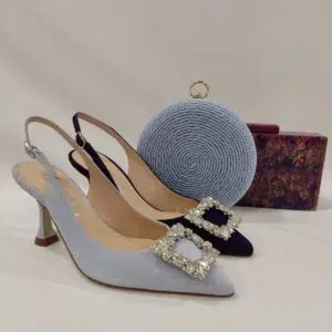 tacones-laura-viena-dibia-morado-celeste-adorno-cristales-cuadrado-marco-3