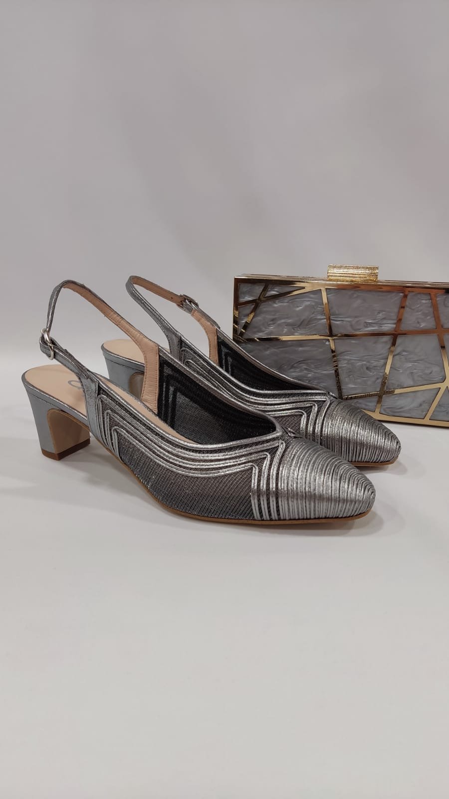 telma-tacones-laura-dibia-dorado-plata-plomo-2