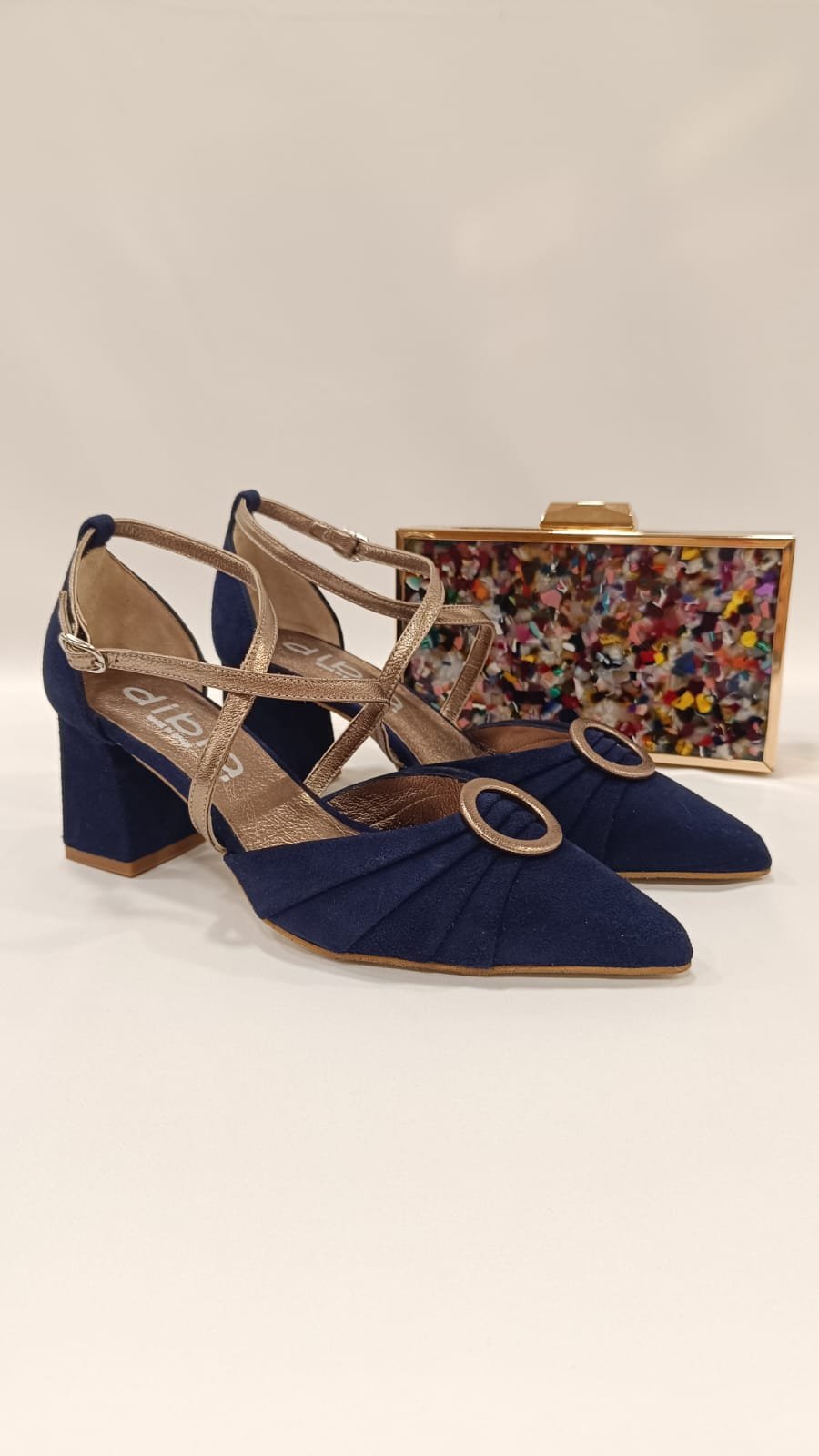 florencia-tacones-laura-aro-ante-dibia-1