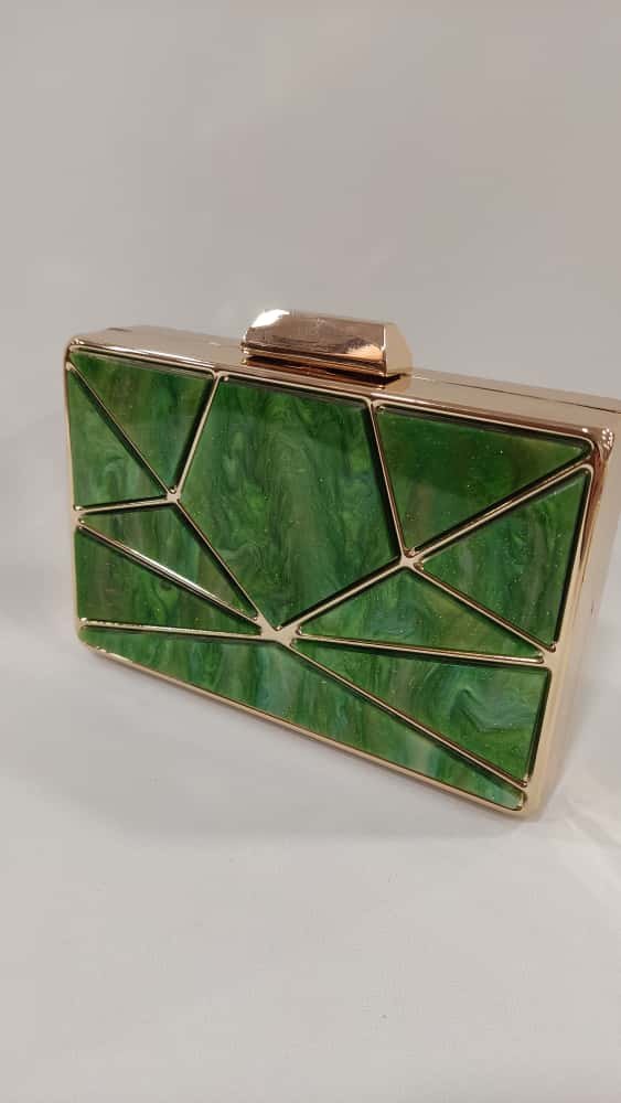 clutch-cartera-mano-tacones-laura-marco-dorado-triangulos-mod-12-129-1