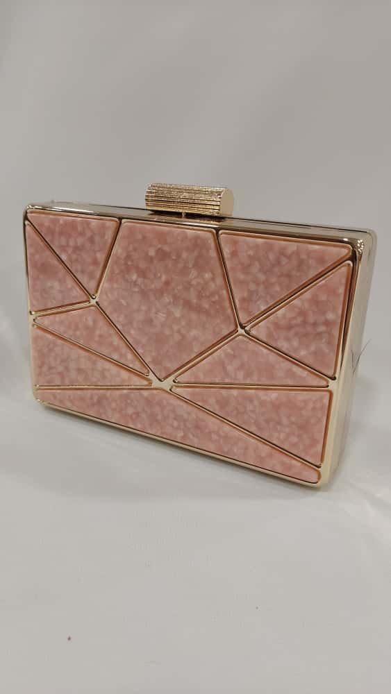 clutch-cartera-mano-tacones-laura-marco-dorado-triangulos-mod-12-129-10