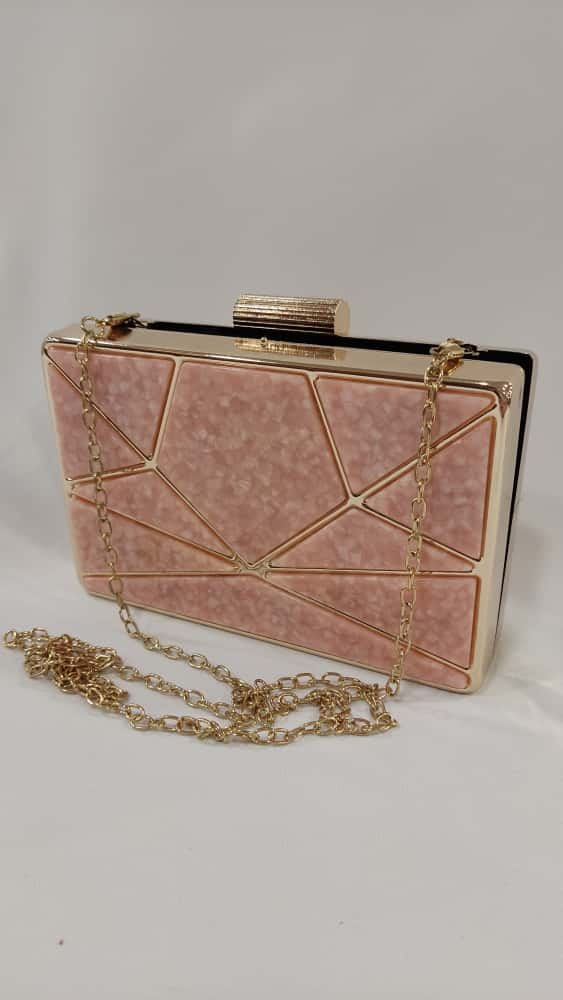 clutch-cartera-mano-tacones-laura-marco-dorado-triangulos-mod-12-129-13