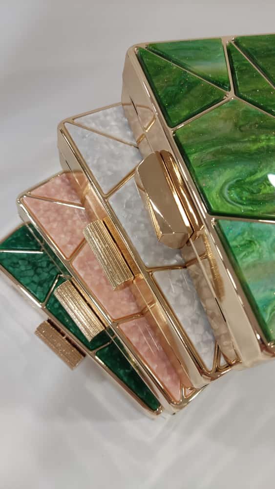 clutch-cartera-mano-tacones-laura-marco-dorado-triangulos-mod-12-129-5