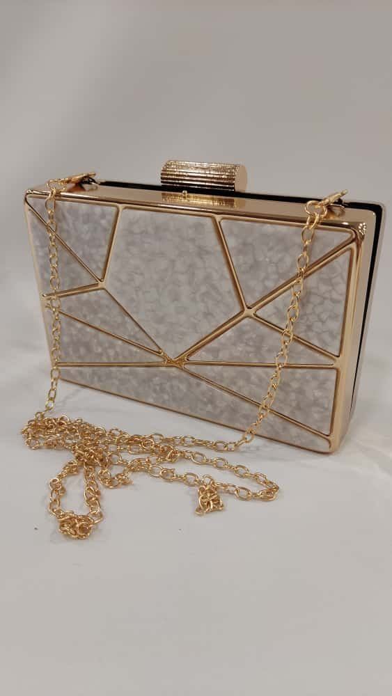 clutch-cartera-mano-tacones-laura-marco-dorado-triangulos-mod-12-129-6