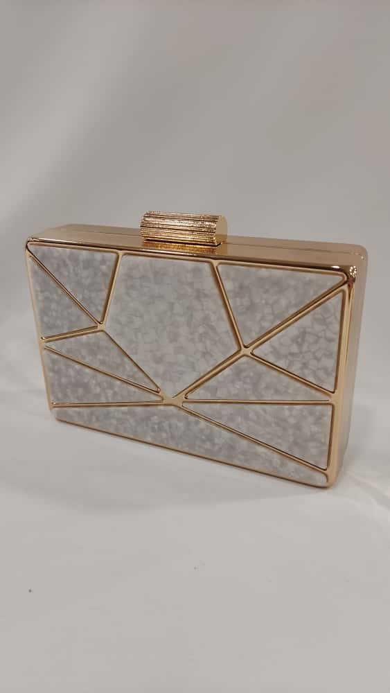 clutch-cartera-mano-tacones-laura-marco-dorado-triangulos-mod-12-129-7