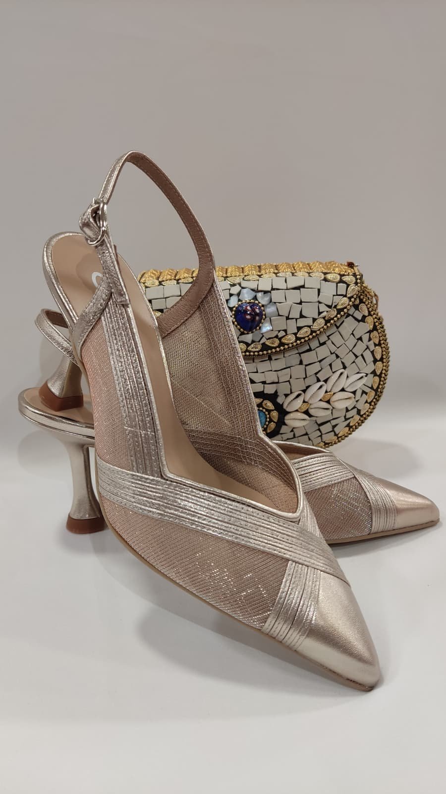 berna-dibia-tacones-laura-dorado-tul