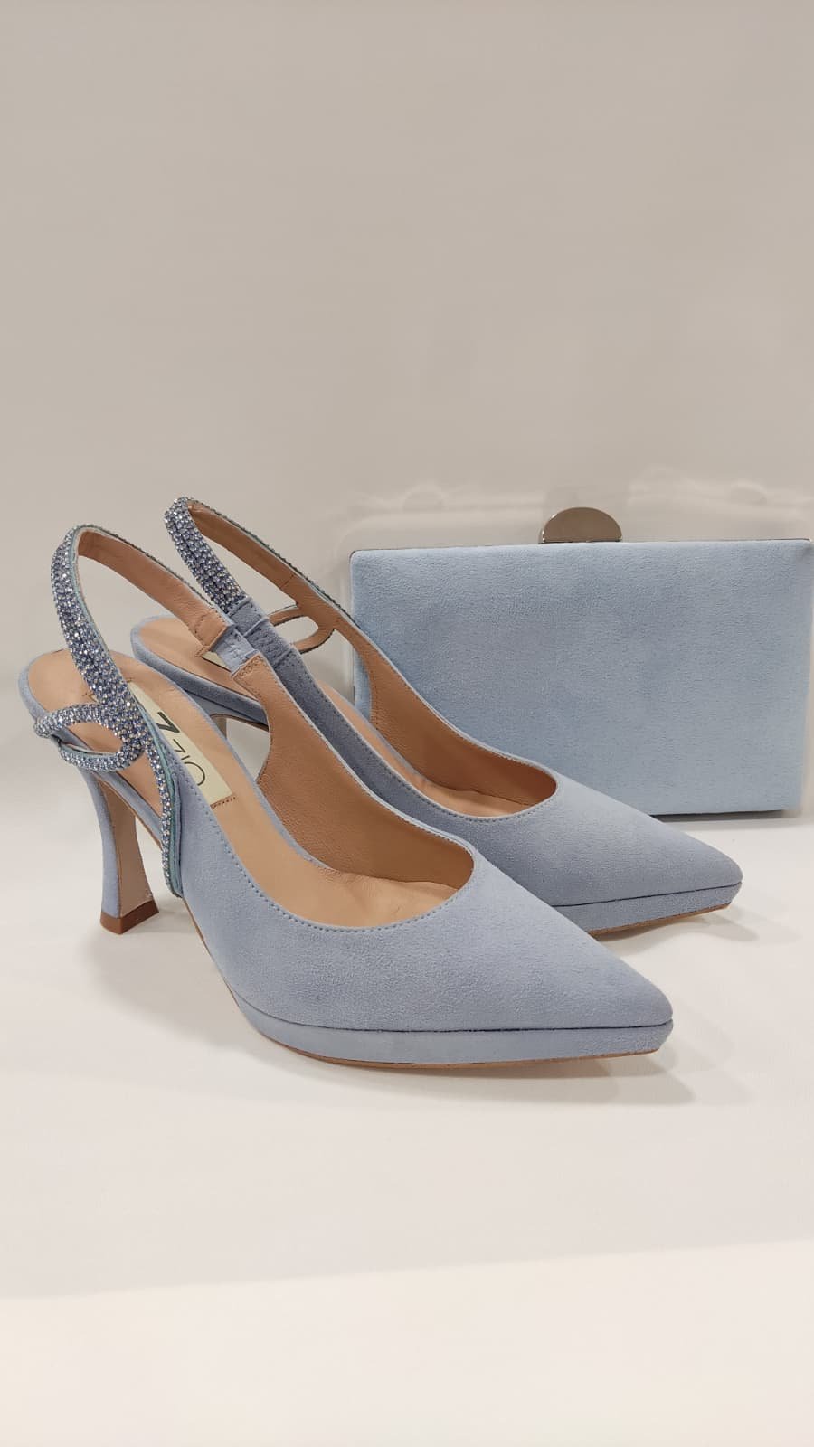 cristal-ezzio-tacones-laura-dibia-ante-swarovsky-3
