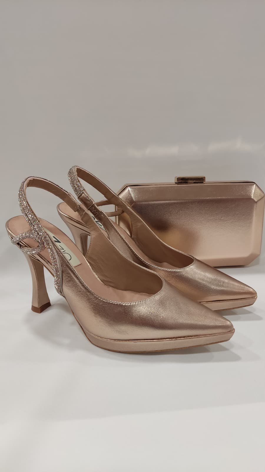 cristal-ezzio-tacones-laura-dibia-ante-swarovsky-